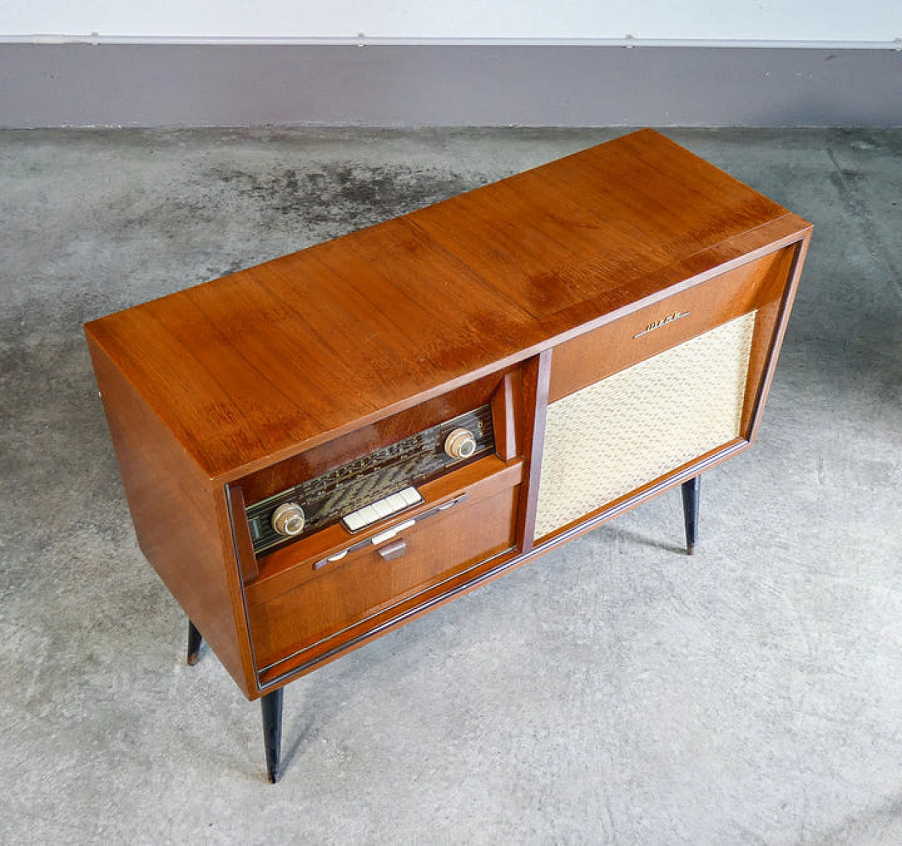 Mobile radio con giradischi Wega 224, anni '60 13