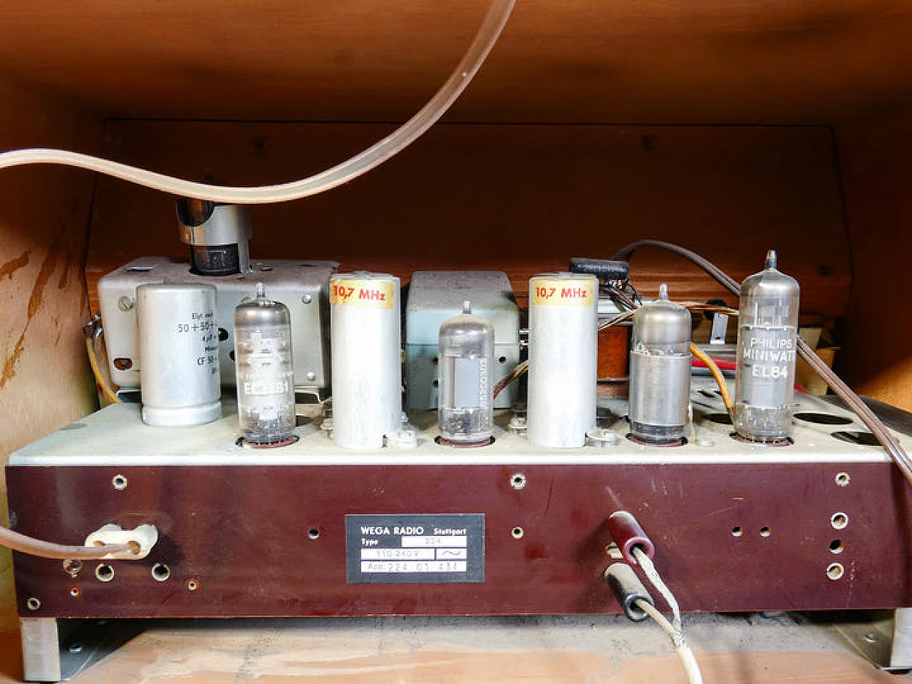 Wega 224 radio cabinet with turntable, 1960s 18