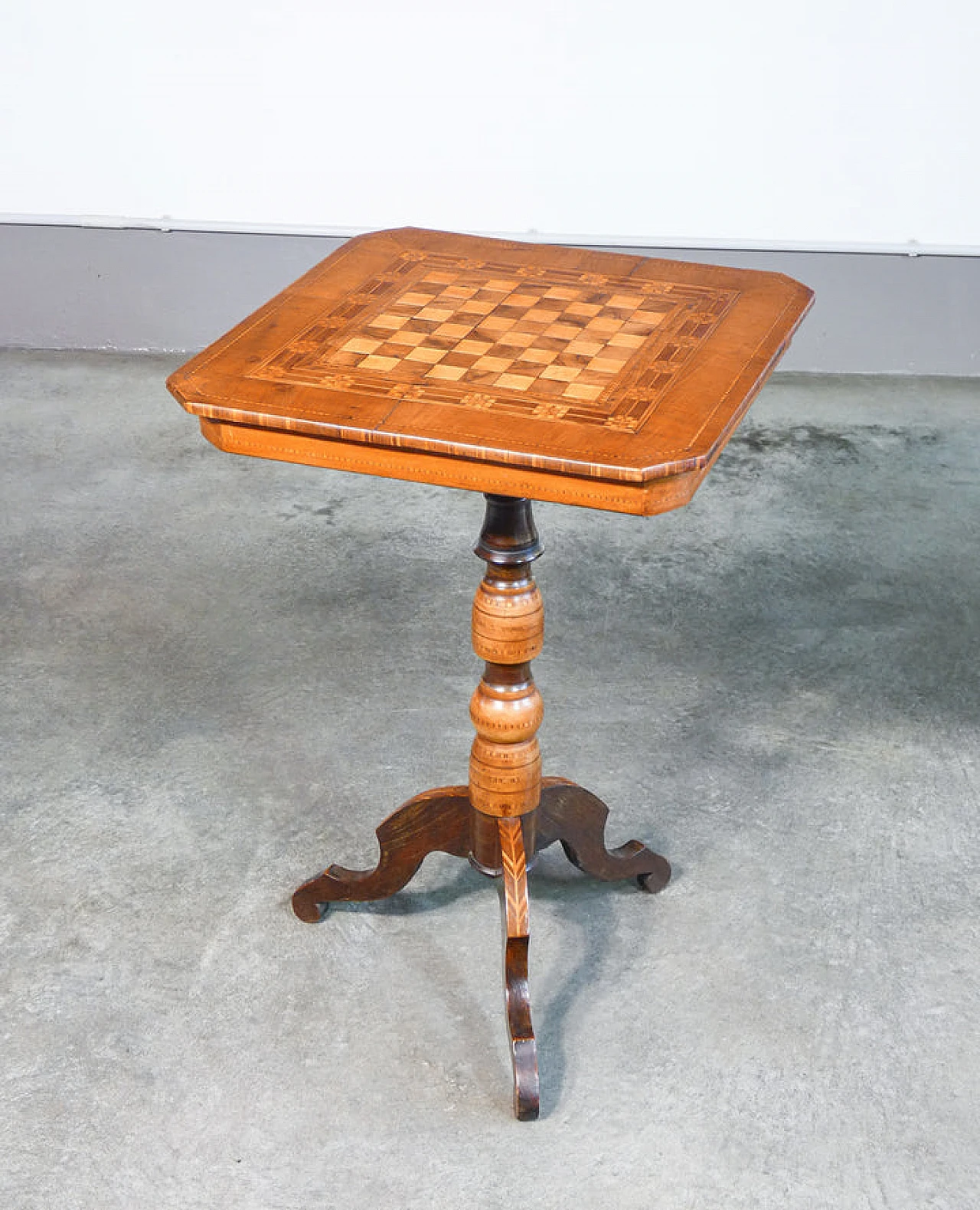 Louis Philippe side table with inlaid chessboard top, 19th century 3