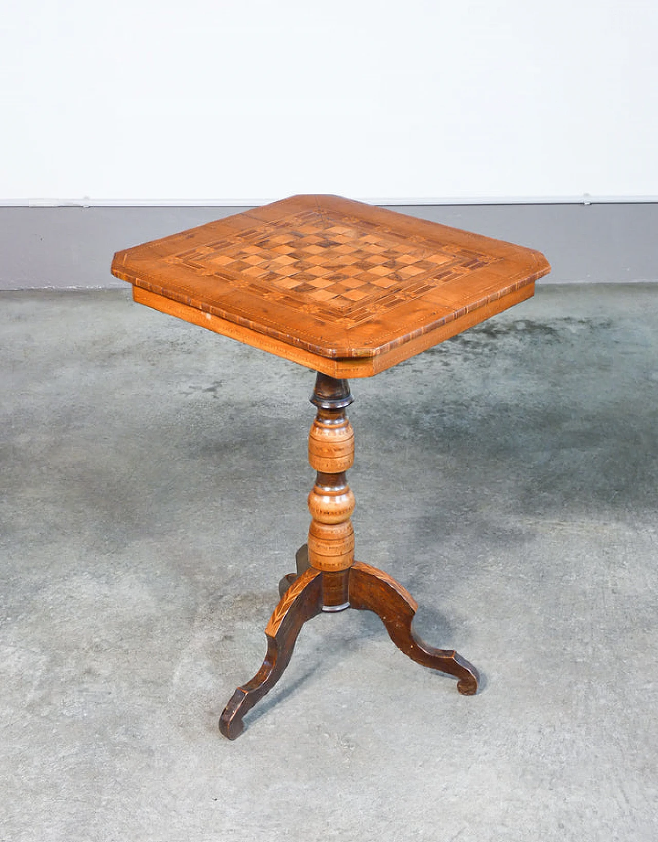 Tavolino Luigi Filippo con piano intarsiato a scacchiera, '800 4