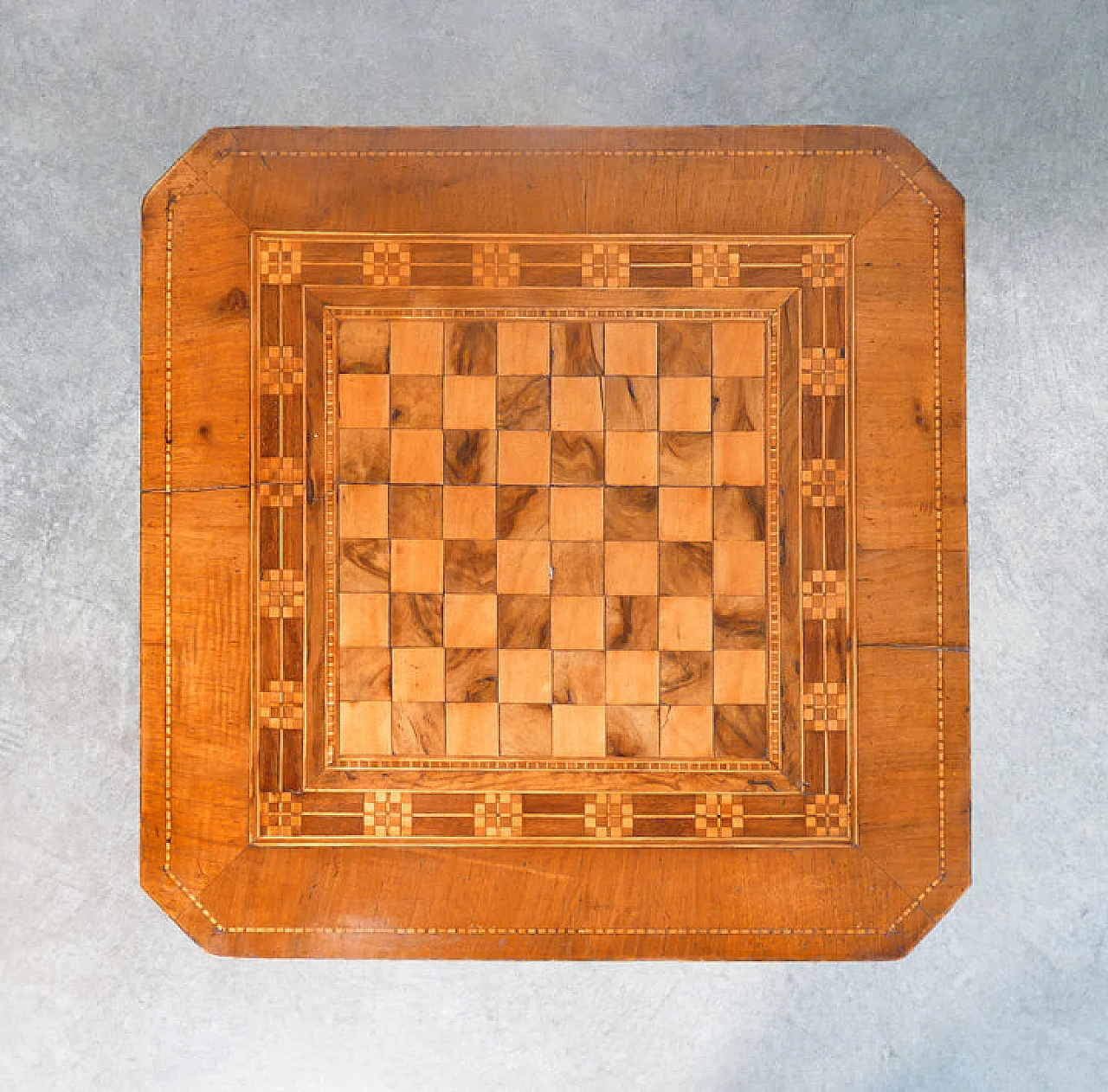 Tavolino Luigi Filippo con piano intarsiato a scacchiera, '800 5