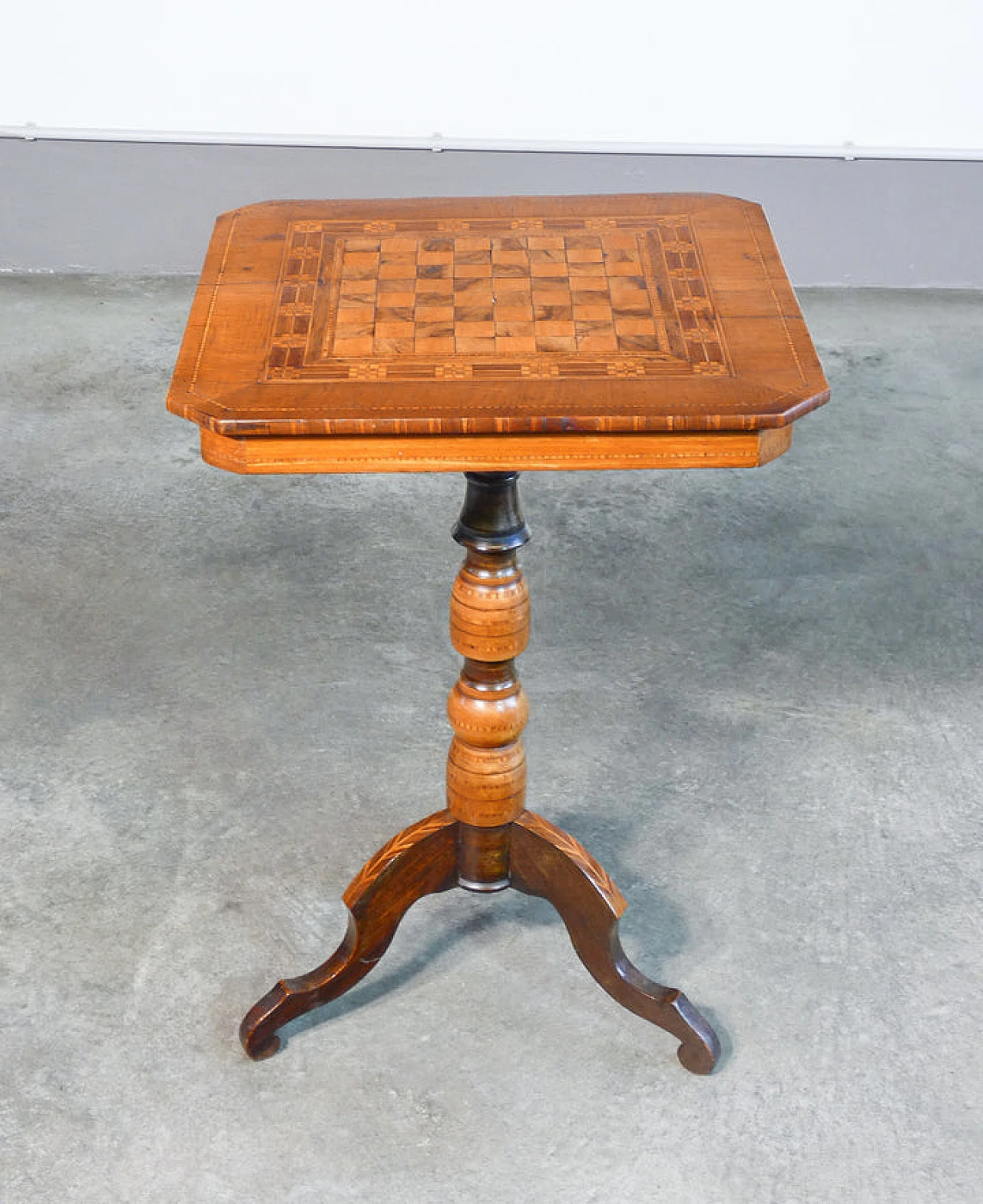 Tavolino Luigi Filippo con piano intarsiato a scacchiera, '800 6
