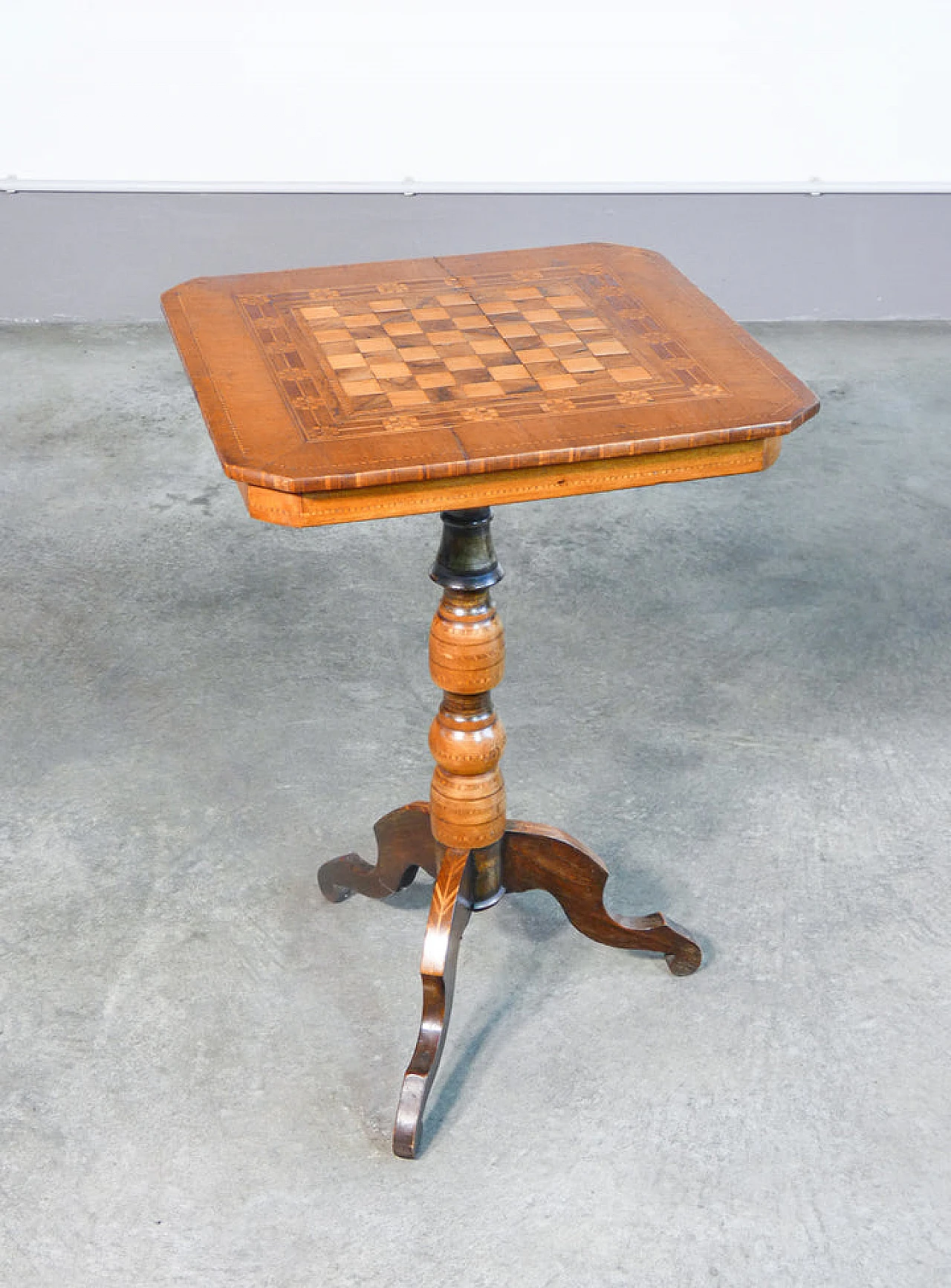 Tavolino Luigi Filippo con piano intarsiato a scacchiera, '800 8