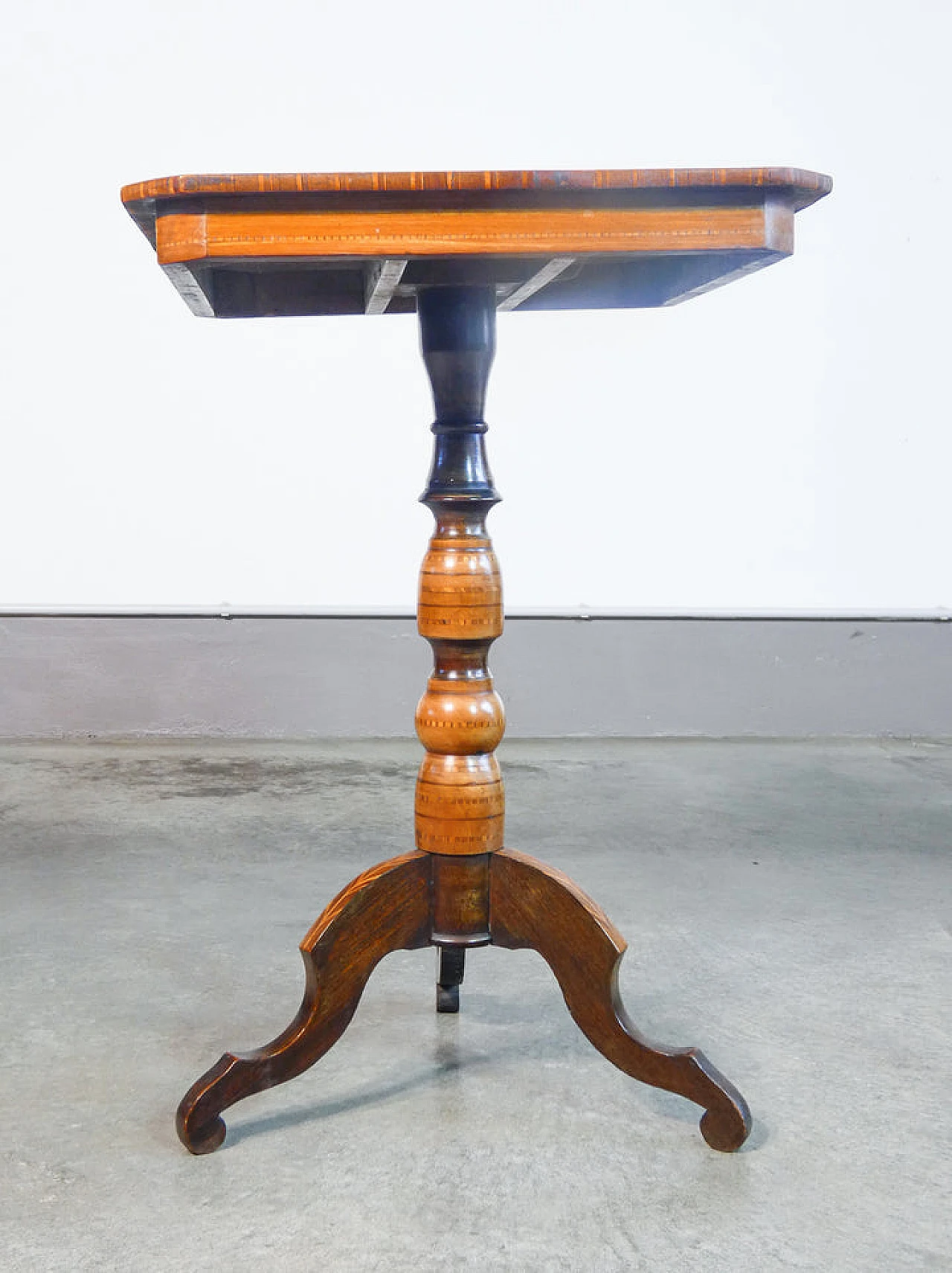 Tavolino Luigi Filippo con piano intarsiato a scacchiera, '800 11