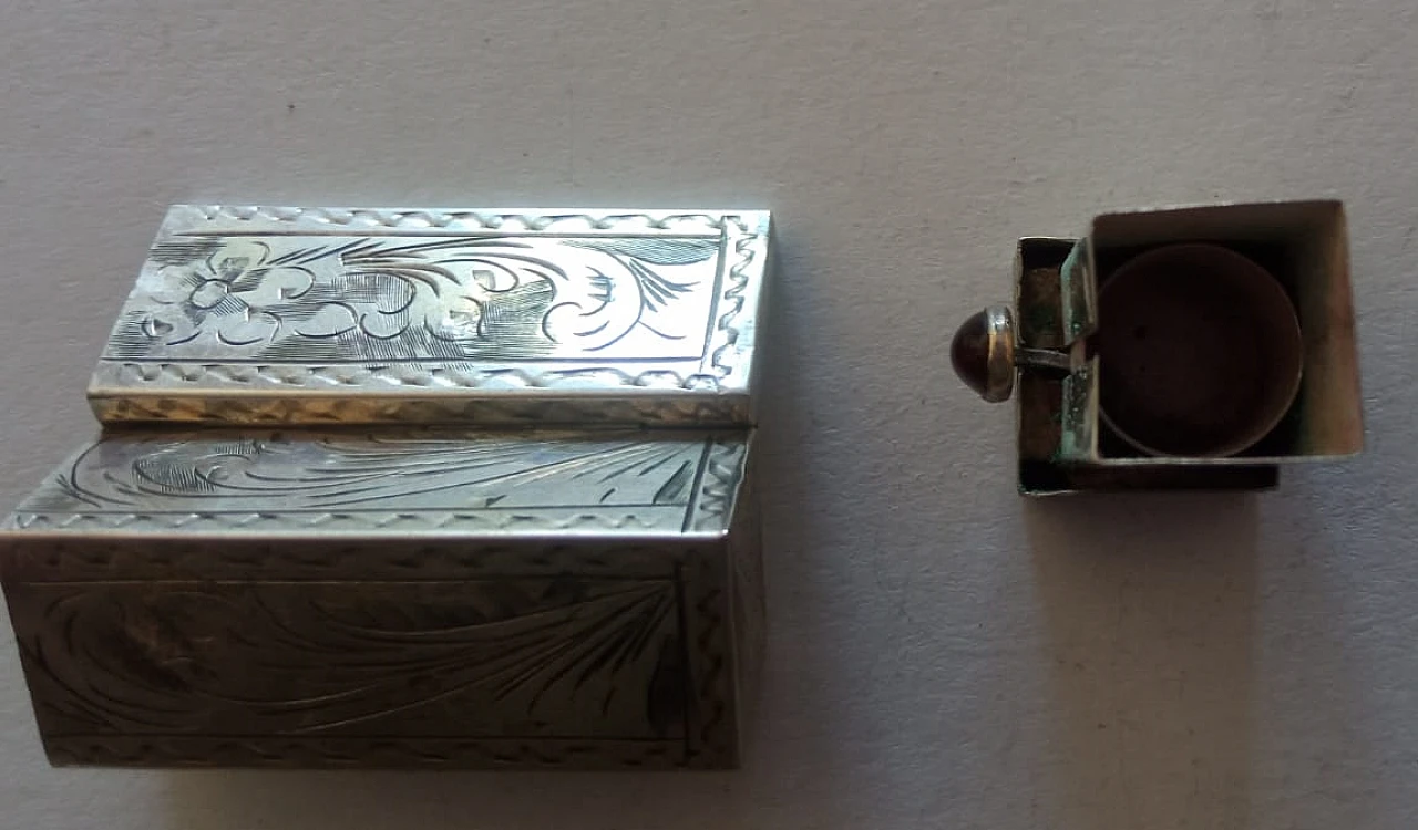 Portarossetto in argento, pietra rossa cabochon e specchio, anni '20 4