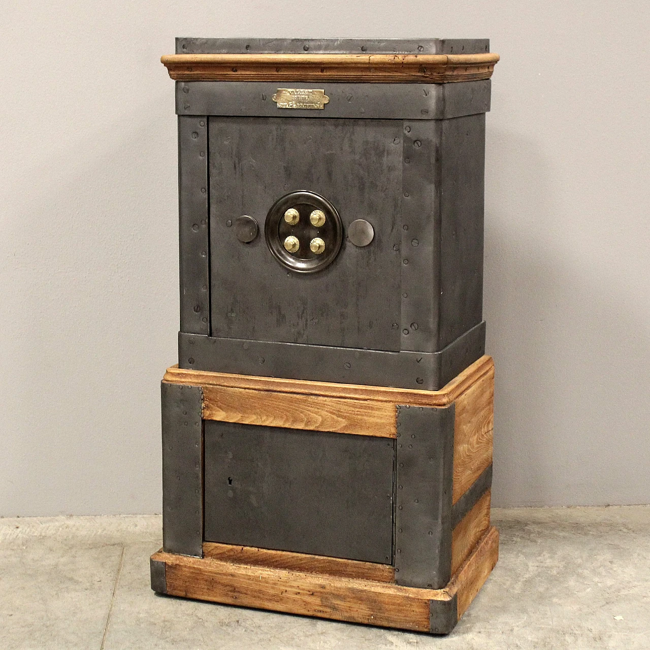 Iron and wood safe, late 19th century 1