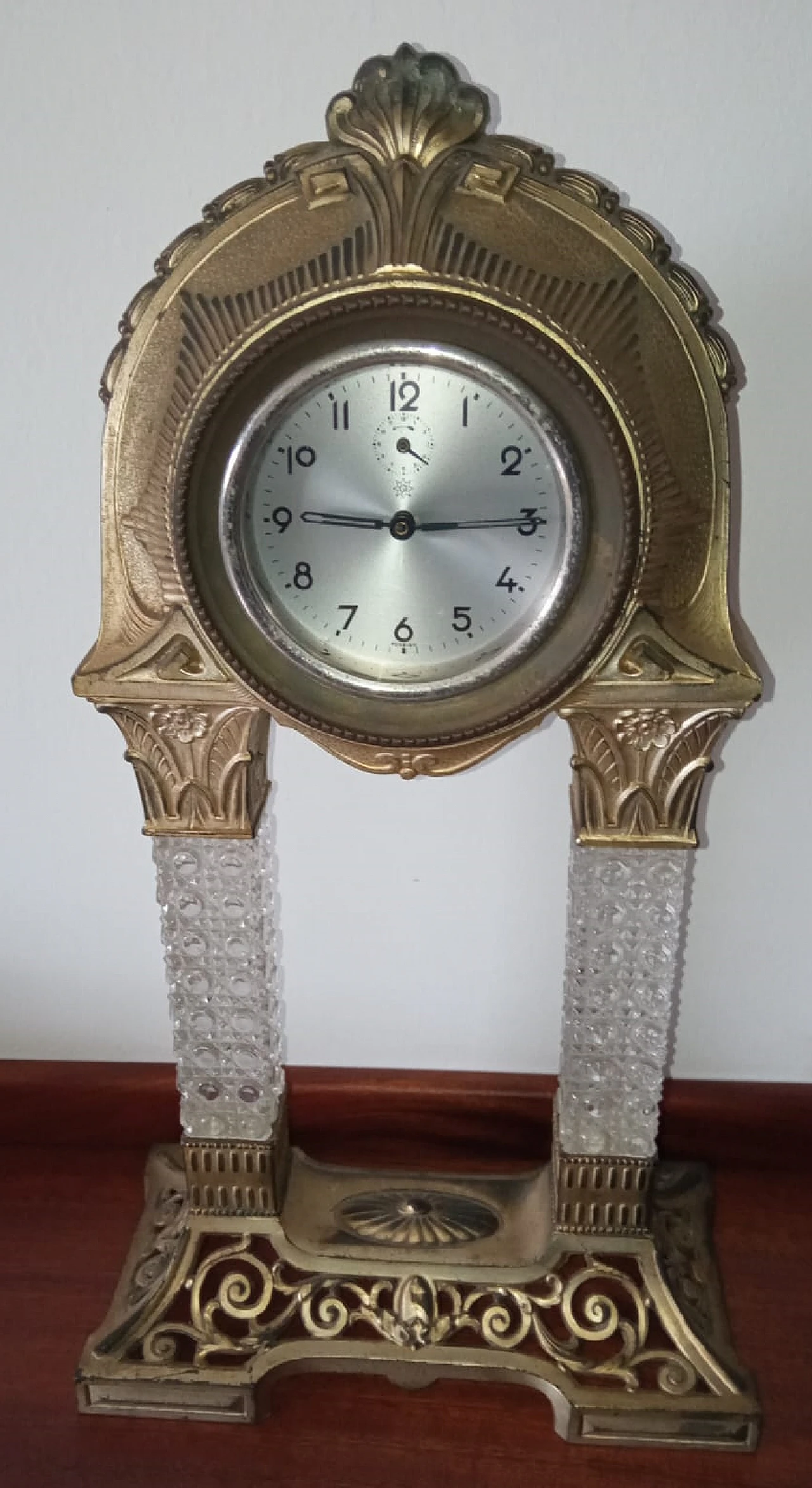 Bronze and crystal table clock with embossed decorations, 1940s 2
