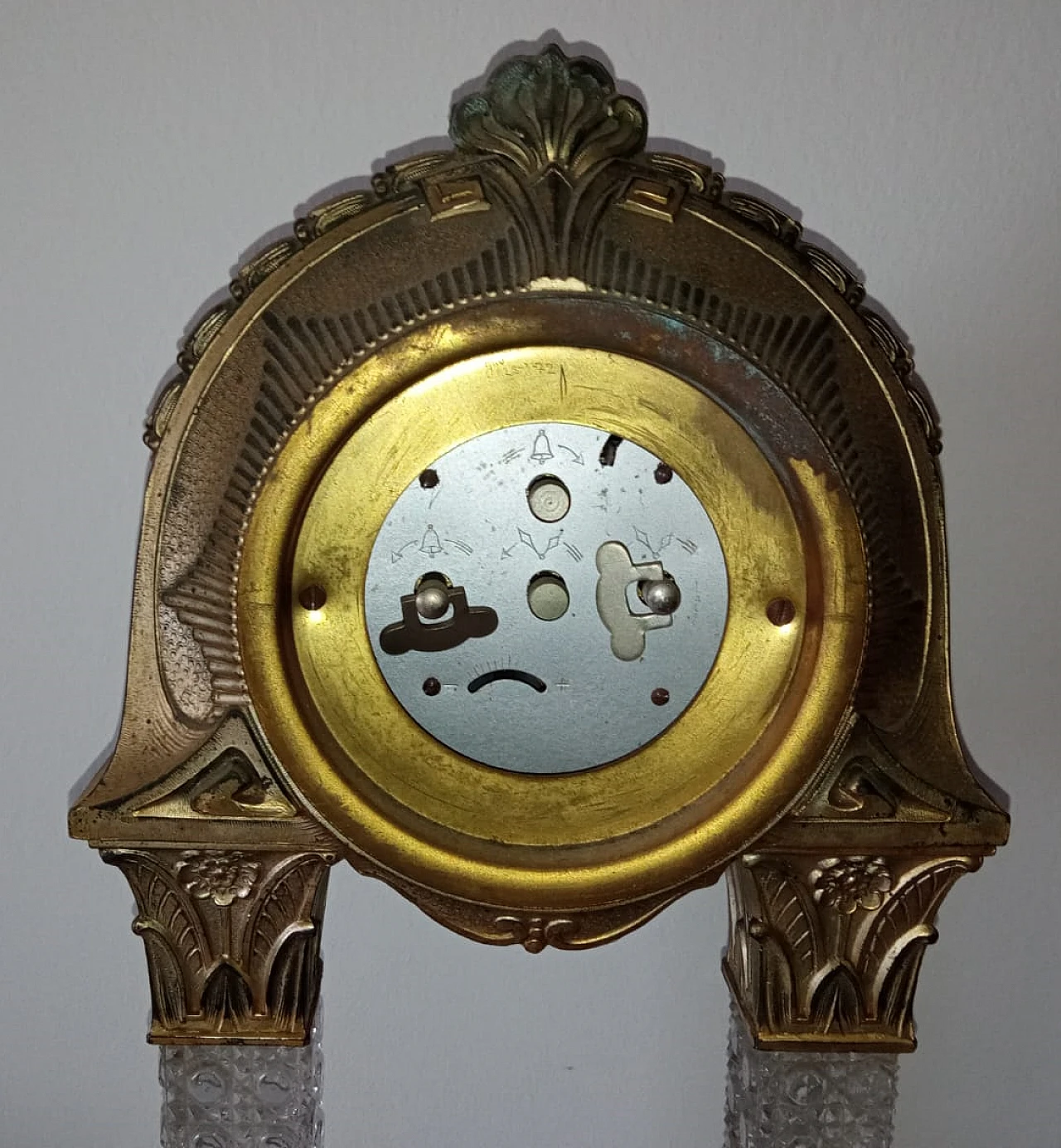 Bronze and crystal table clock with embossed decorations, 1940s 8