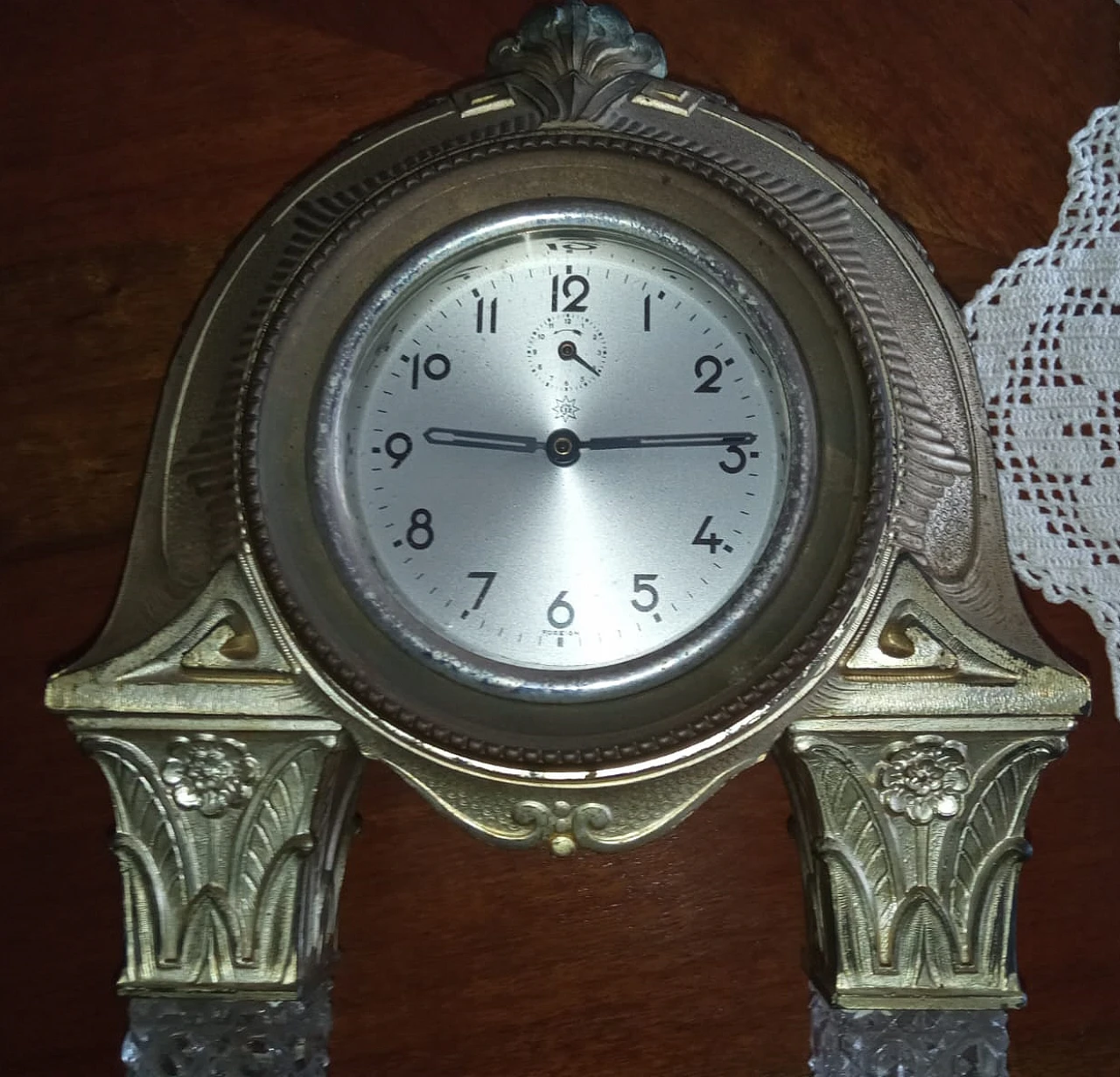 Orologio da tavolo in bronzo e cristallo con decorazioni, anni '40 15