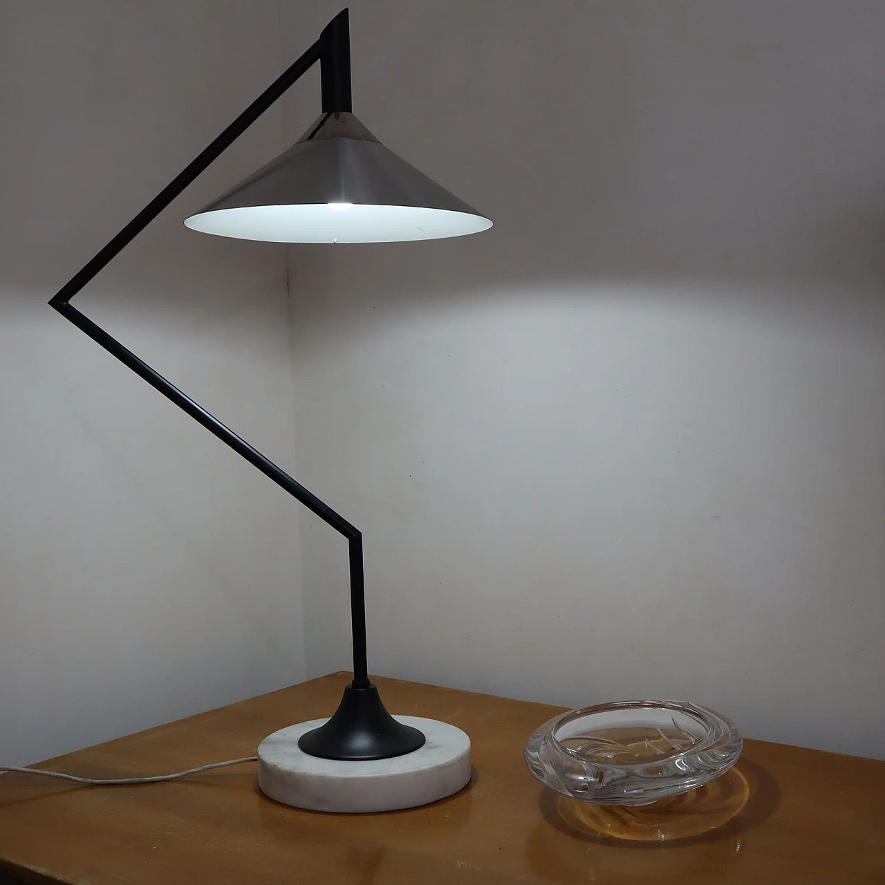 Lampada in acciaio con base in marmo in stile Sarfatti, anni '70 2