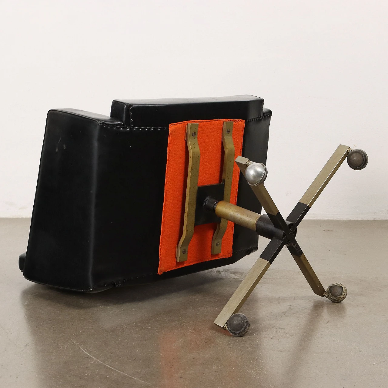 Swivel armchair in leatherette and aluminium, 1960s 9