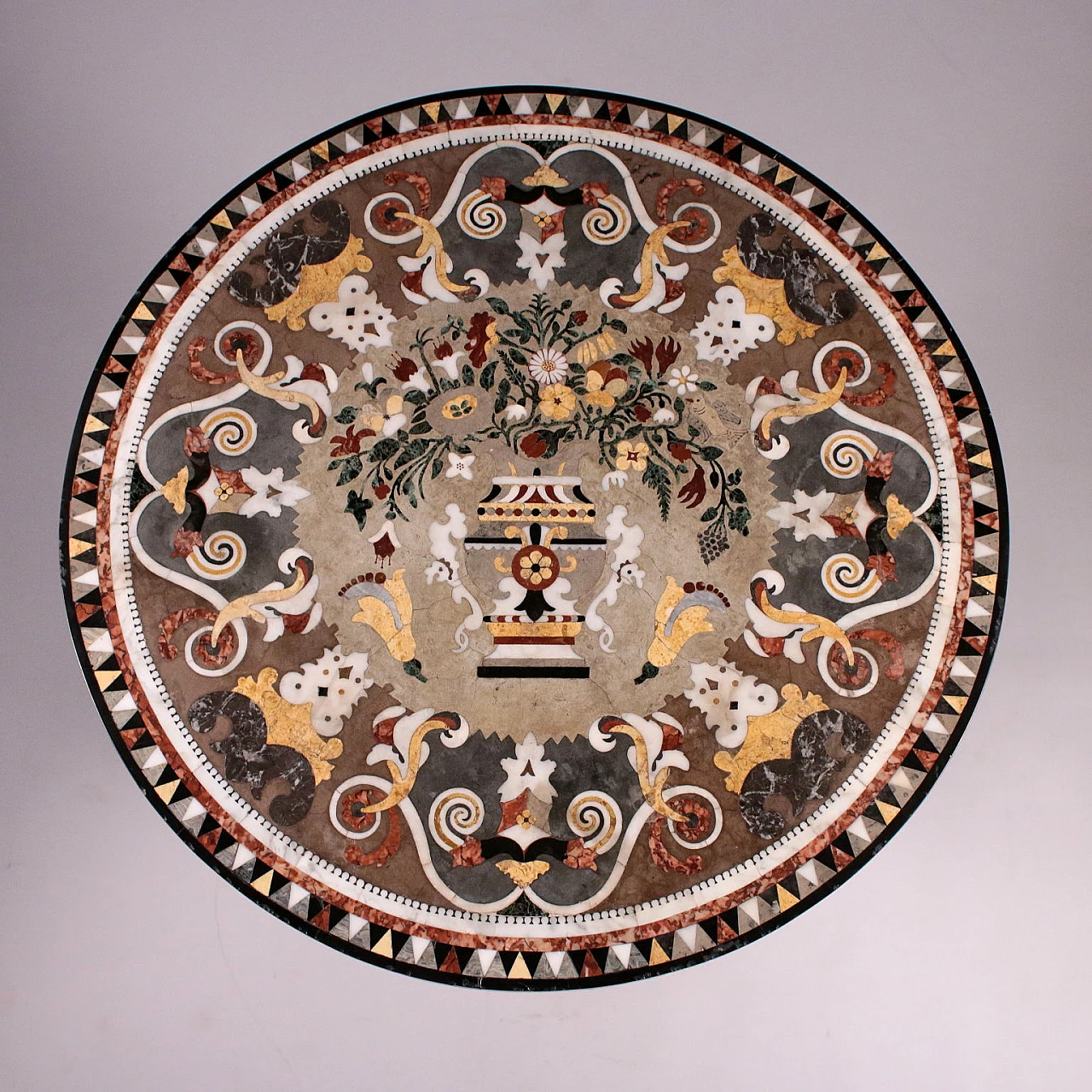 Neapolitan round coffee table with marble top, 19th century 3