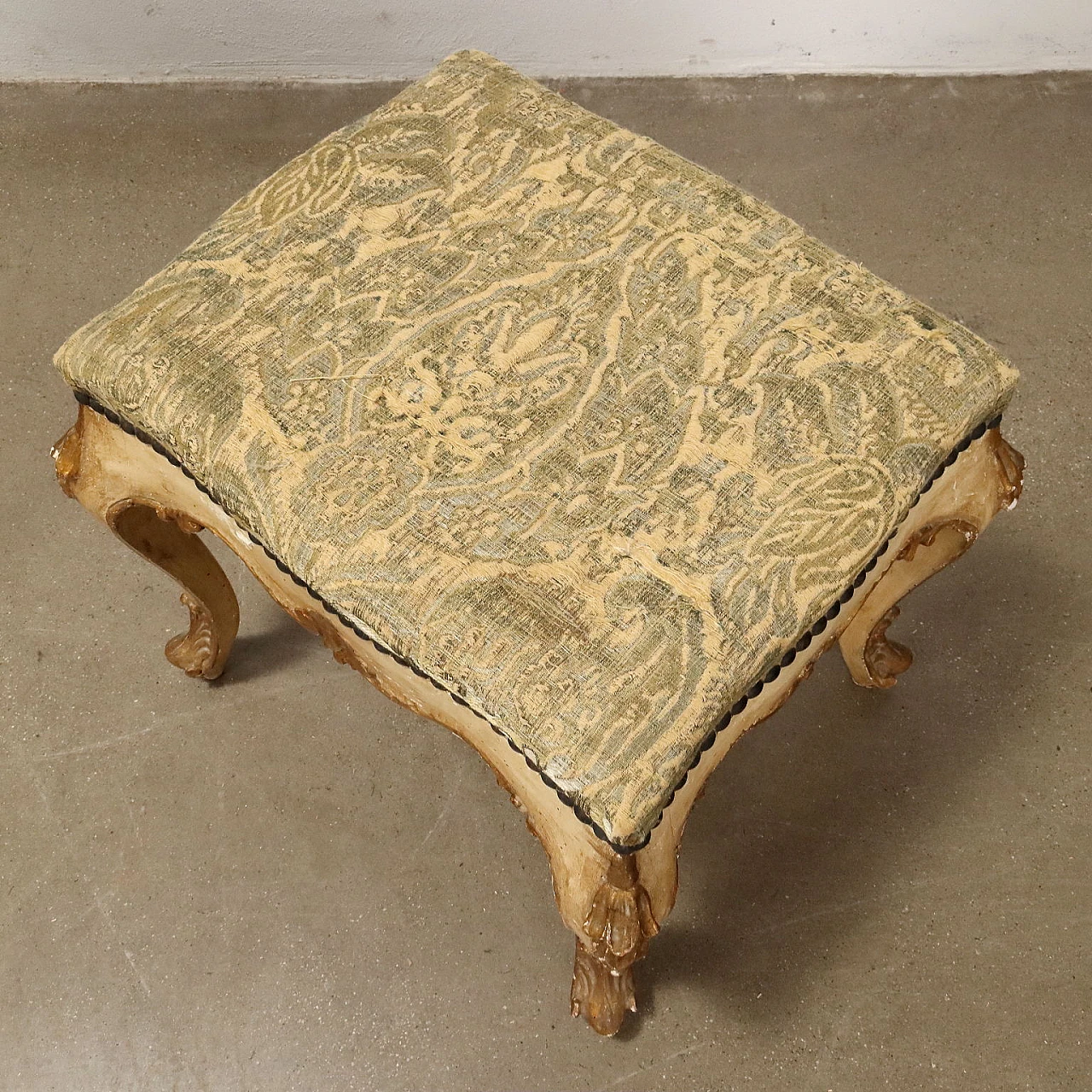 Pair of gilded wood poufs with brocade fabric, 19th century 6