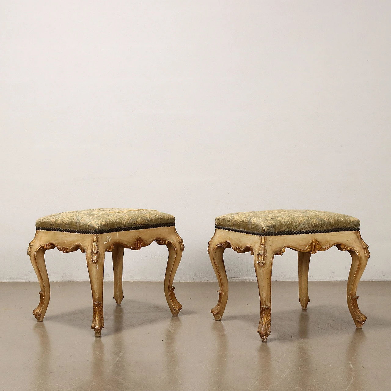 Pair of gilded wood poufs with brocade fabric, 19th century 7