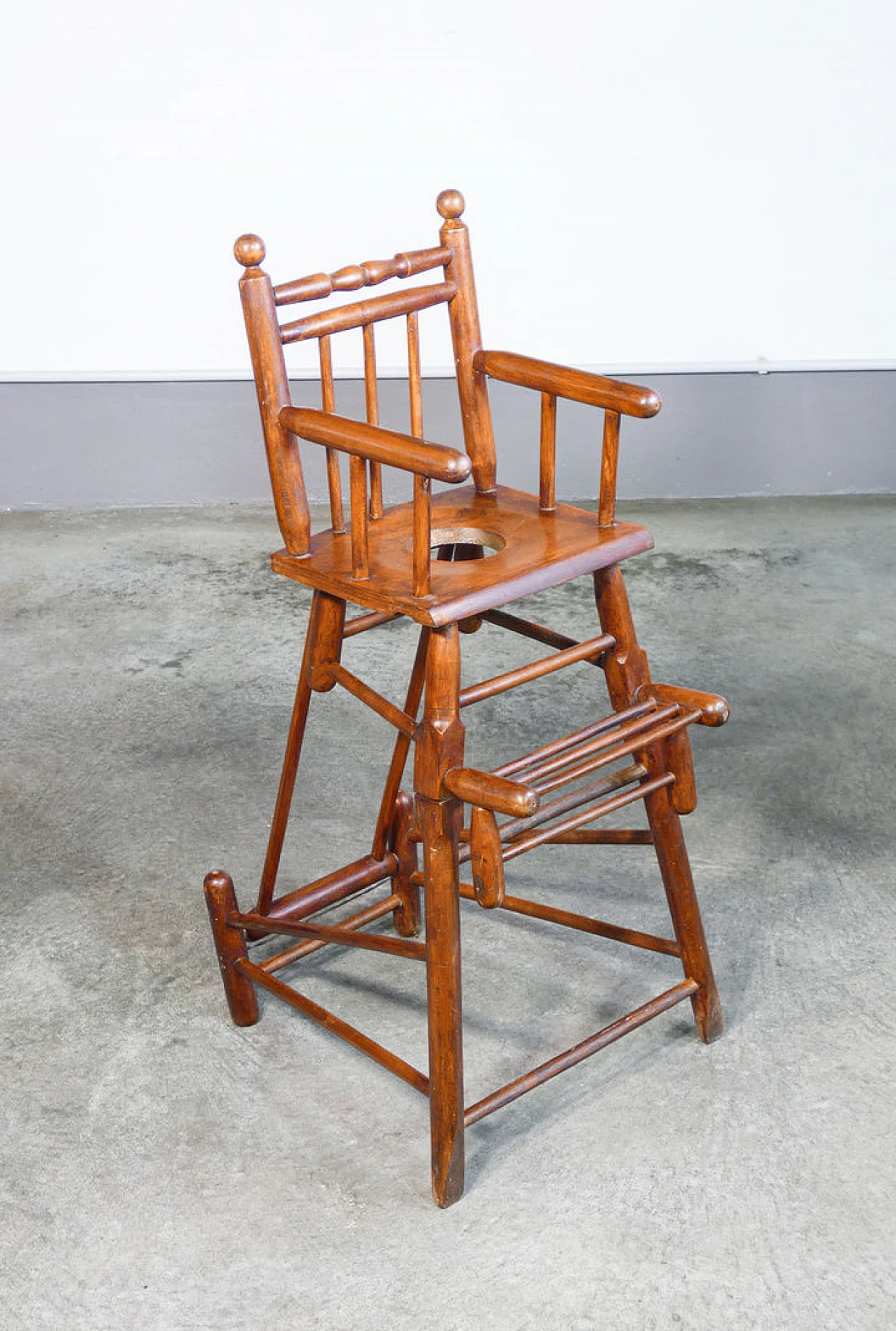 Walnut high chair convertible into potty, 19th century 1