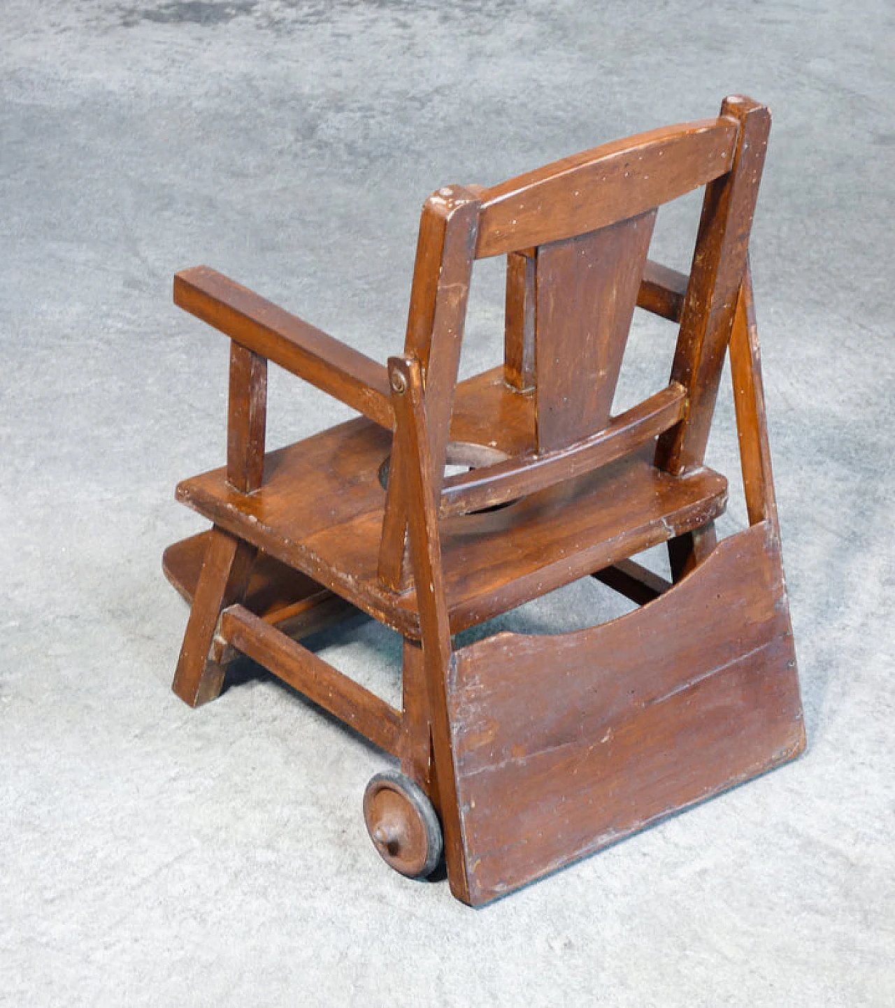 Walnut adjustable high chair/potty, 19th century 7
