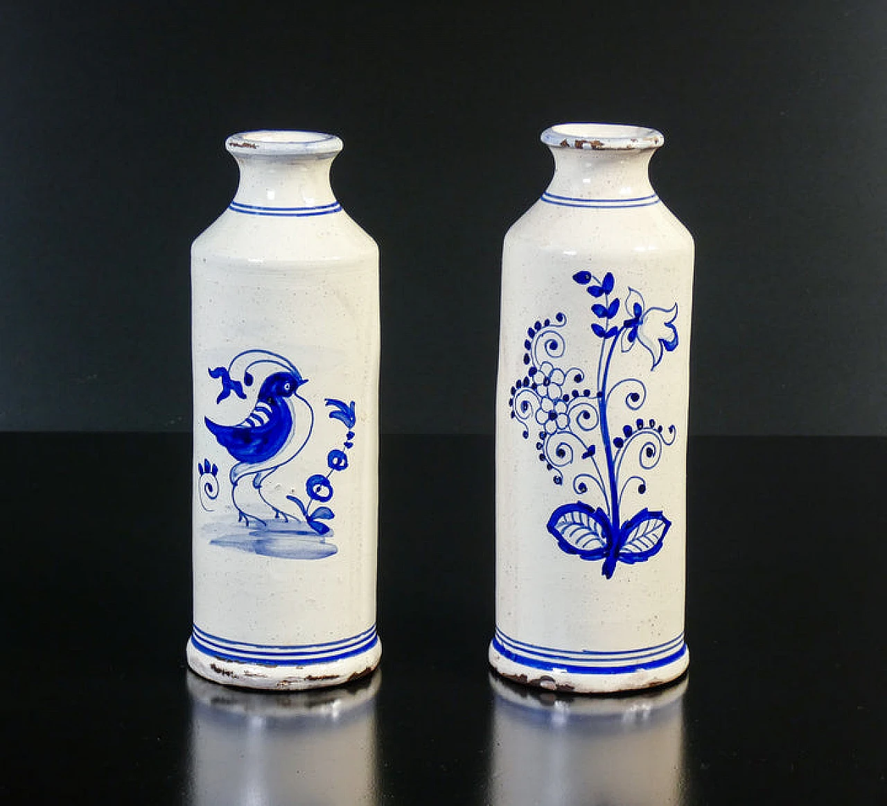 Pair of glazed and painted majolica vases, 19th century 3