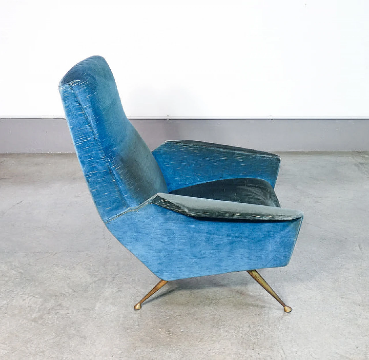 Blue velvet armchair, 1940s 5