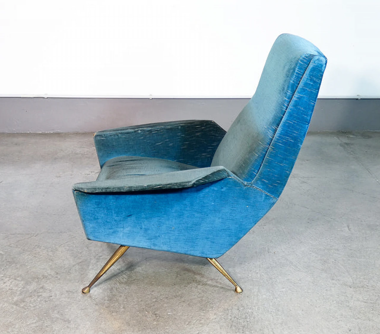 Blue velvet armchair, 1940s 7