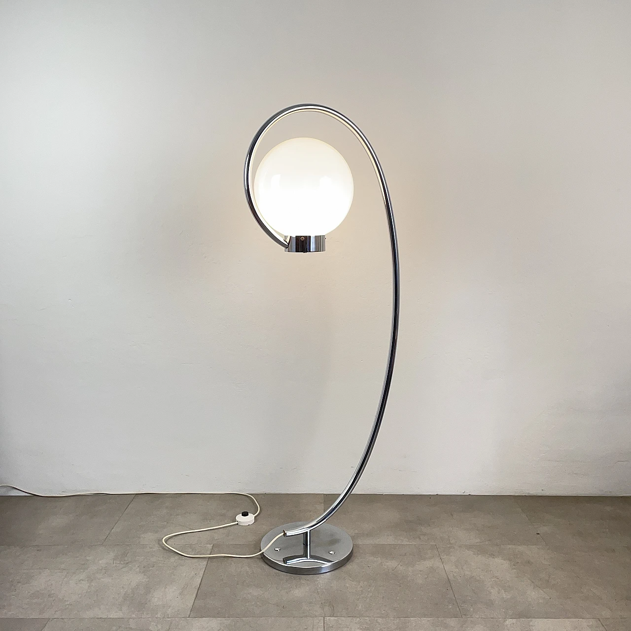 Floor lamp made of chrome-plated metal and opaline glass, 1970s 1