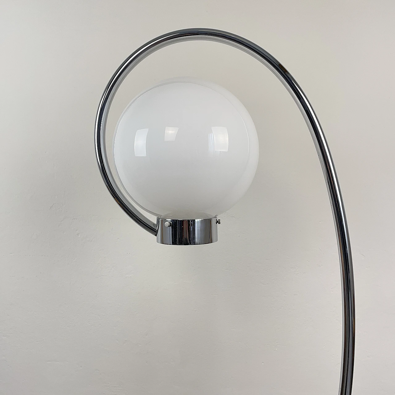 Floor lamp made of chrome-plated metal and opaline glass, 1970s 5