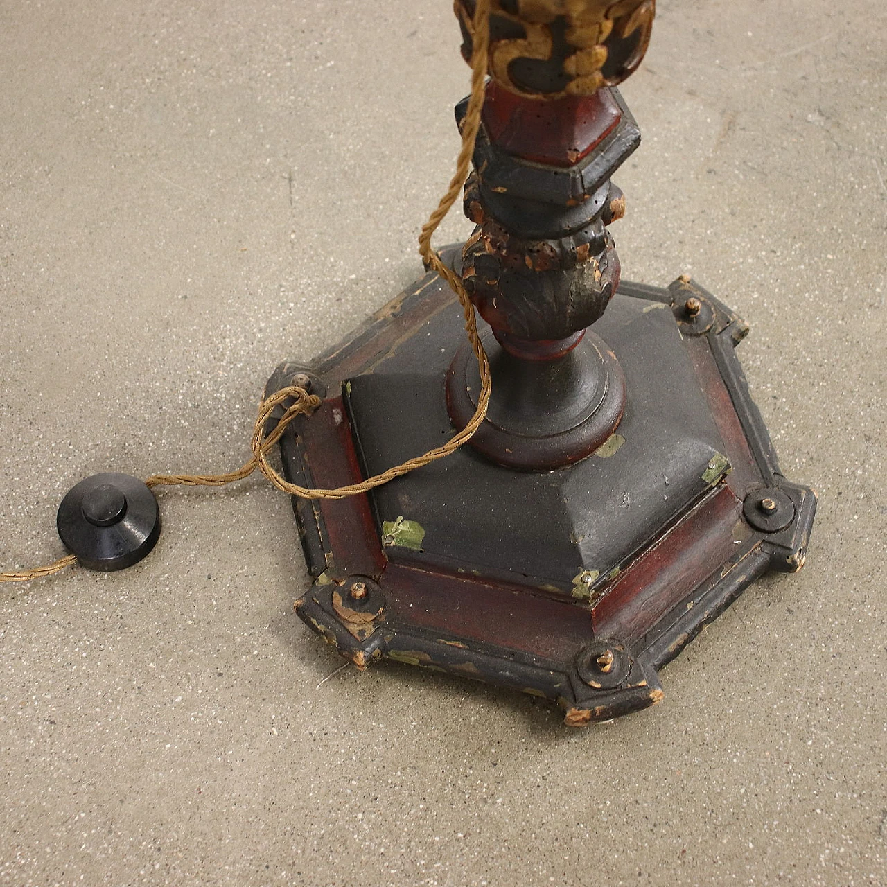 Carved wood and metal floor lamp 8