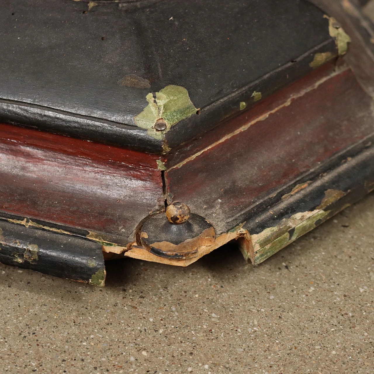 Carved wood and metal floor lamp 10