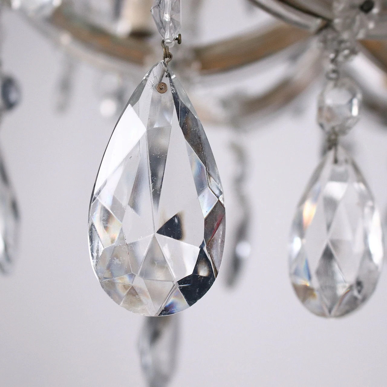 Maria Theresa style ten-light chandelier with glass pendants 7