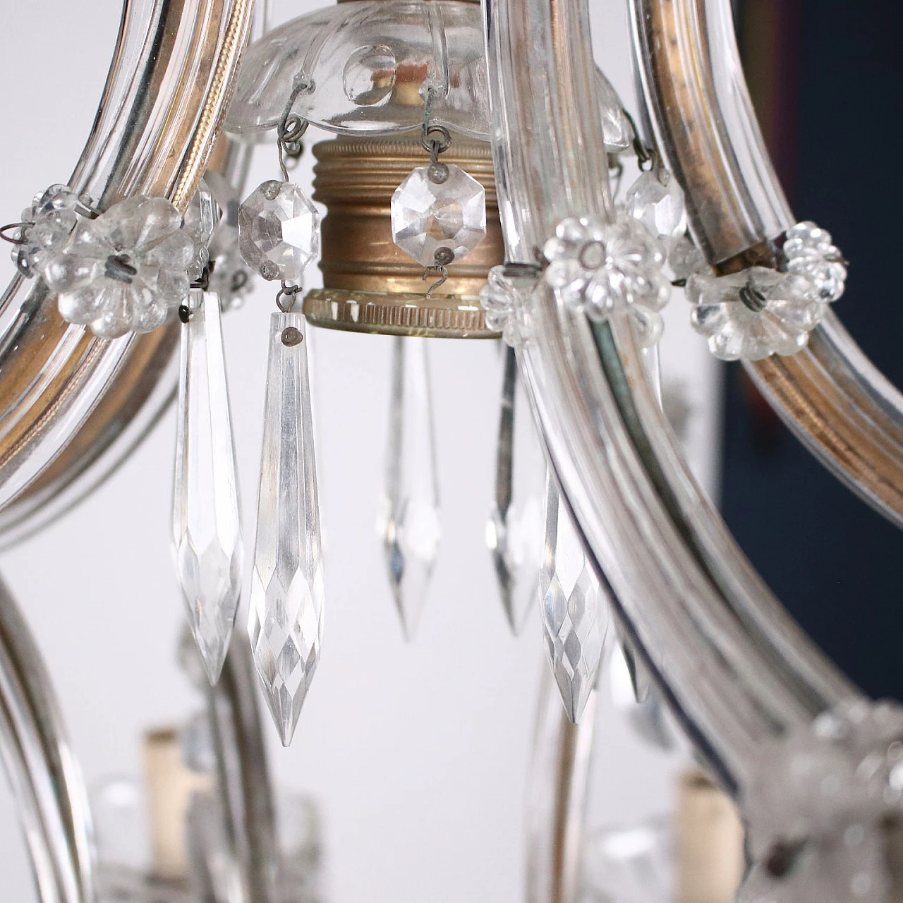 Maria Theresa style ten-light chandelier with glass pendants 8