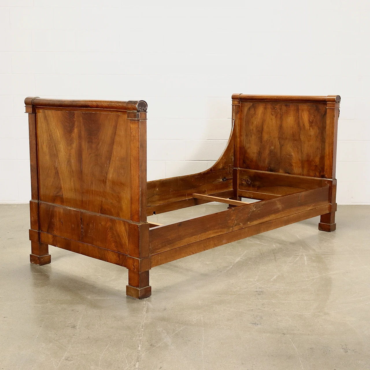 Charles X bed in walnut with carved and gilded elements, 19th century 9