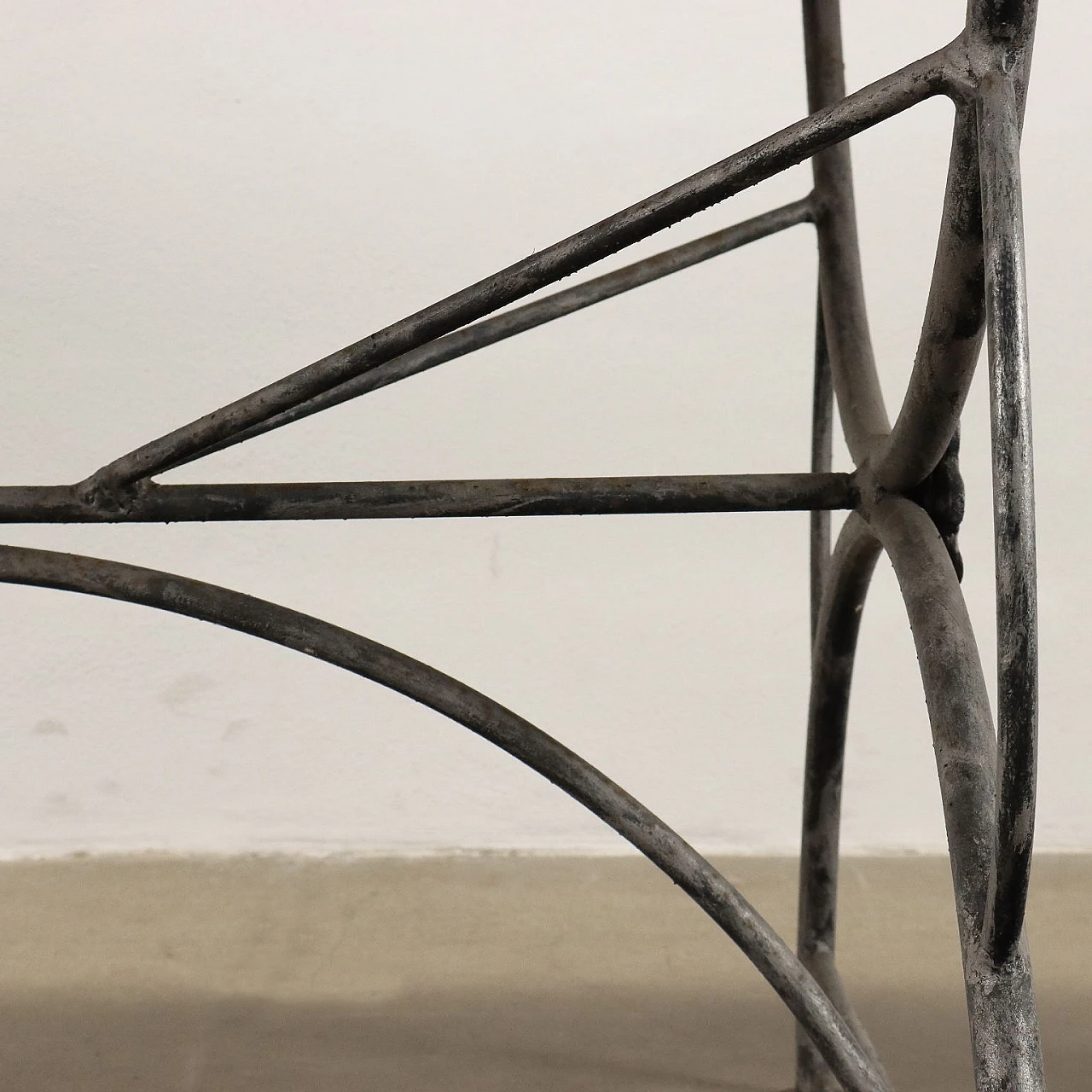 Tavolo da giardino in ferro con piano in cotto e ceramica 8