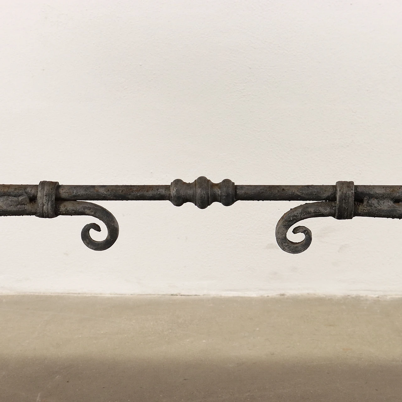 Tavolo da giardino in ferro con piano in cotto e ceramica 9