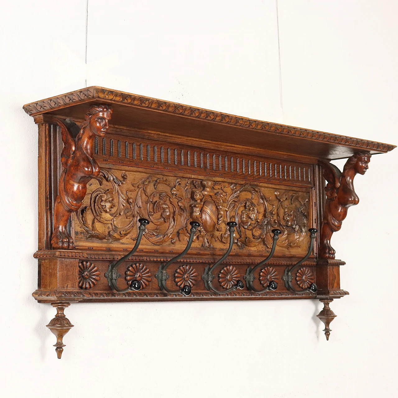 Appendiabiti da parete con ganci in metallo e pomelli in bachelite 1