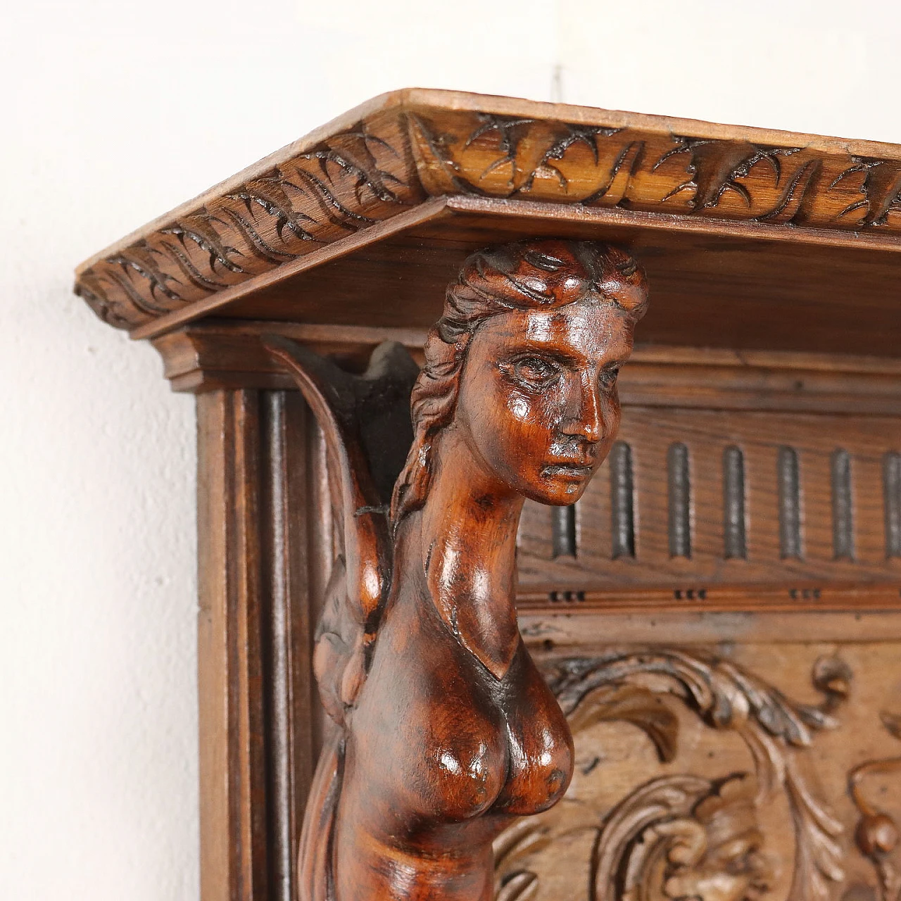 Appendiabiti da parete con ganci in metallo e pomelli in bachelite 3