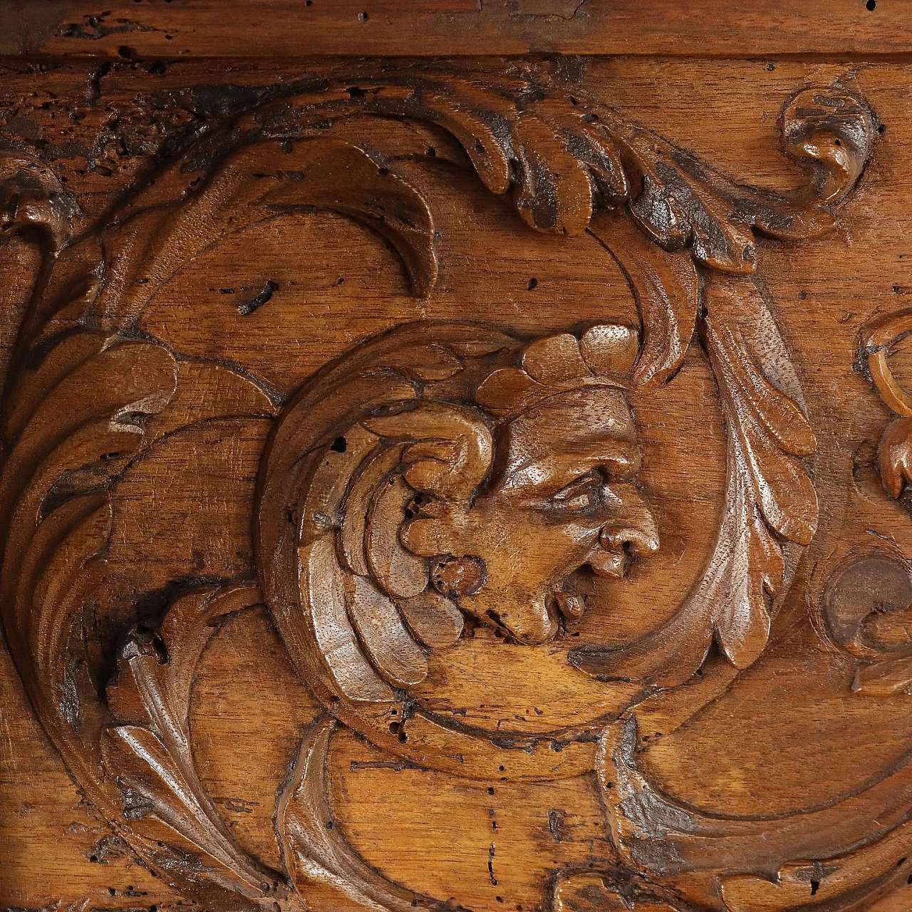 Appendiabiti da parete con ganci in metallo e pomelli in bachelite 6