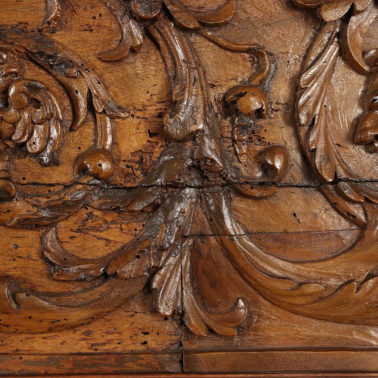 Appendiabiti da parete con ganci in metallo e pomelli in bachelite 9