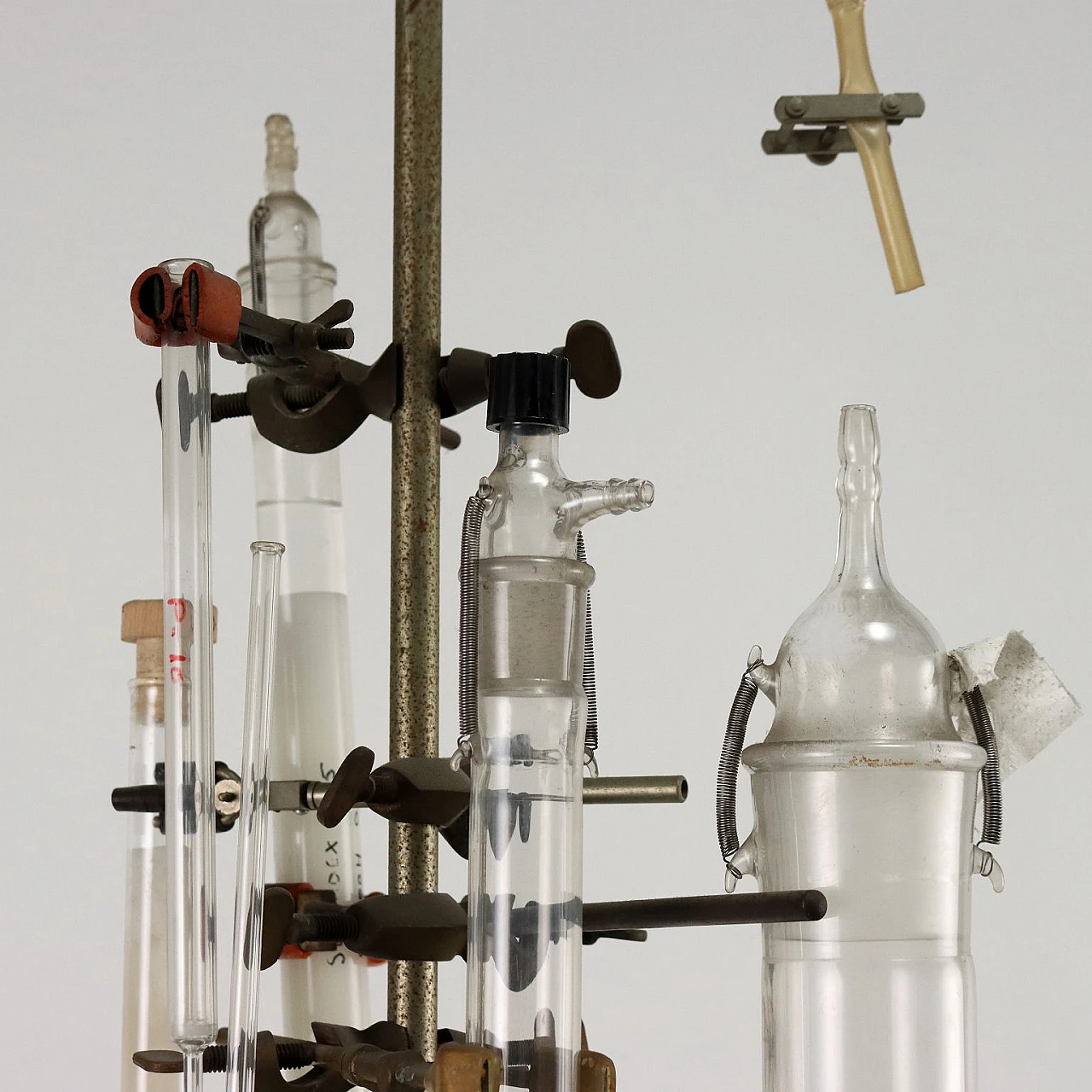 Strumento da laboratorio chimico in metallo e vetro 4