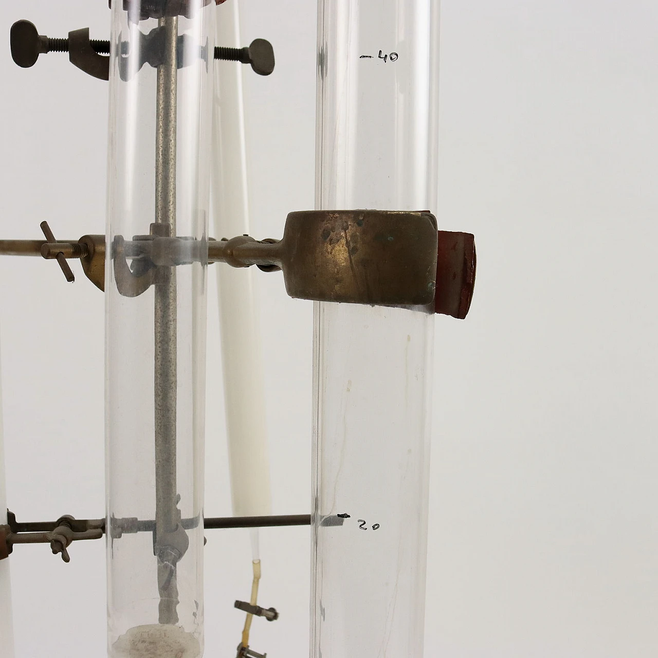 Strumento da laboratorio chimico in metallo e vetro 7