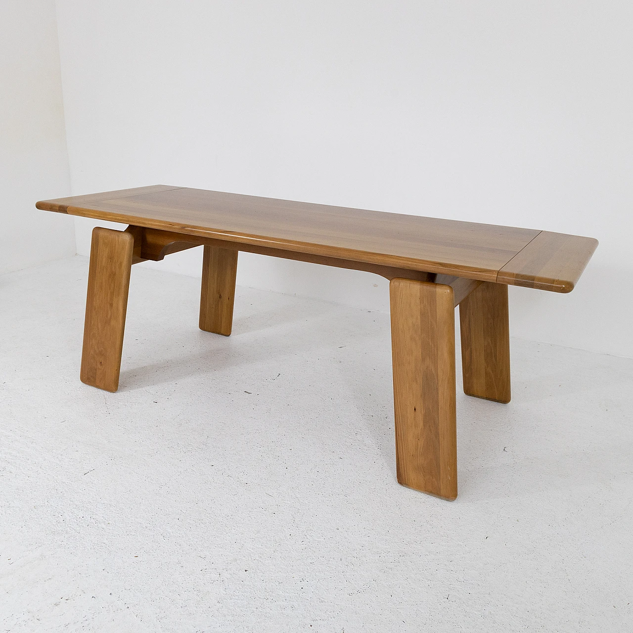 Tavolo in noce di Mario Marenco per Mobilgirgi, anni '70 1