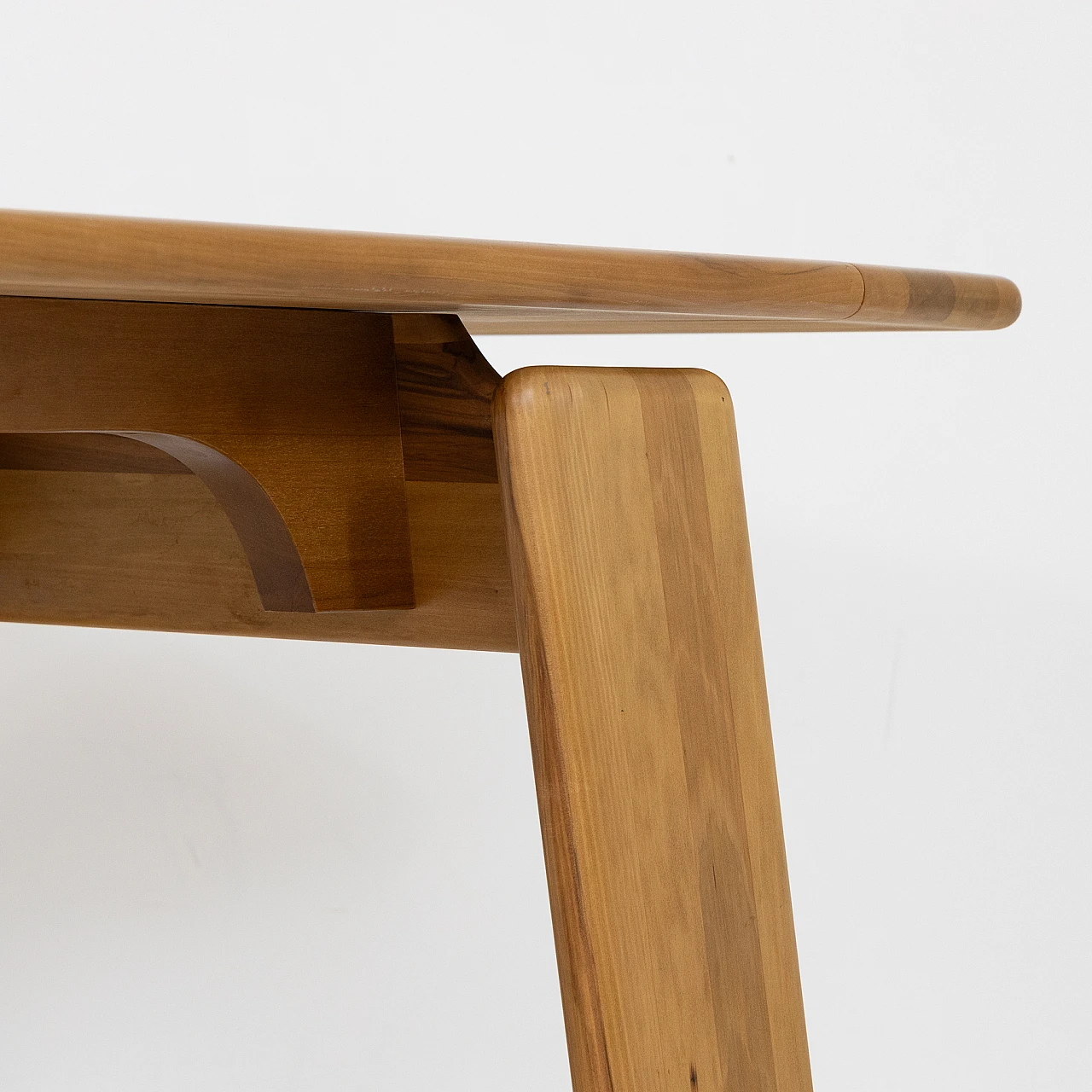 Tavolo in noce di Mario Marenco per Mobilgirgi, anni '70 7