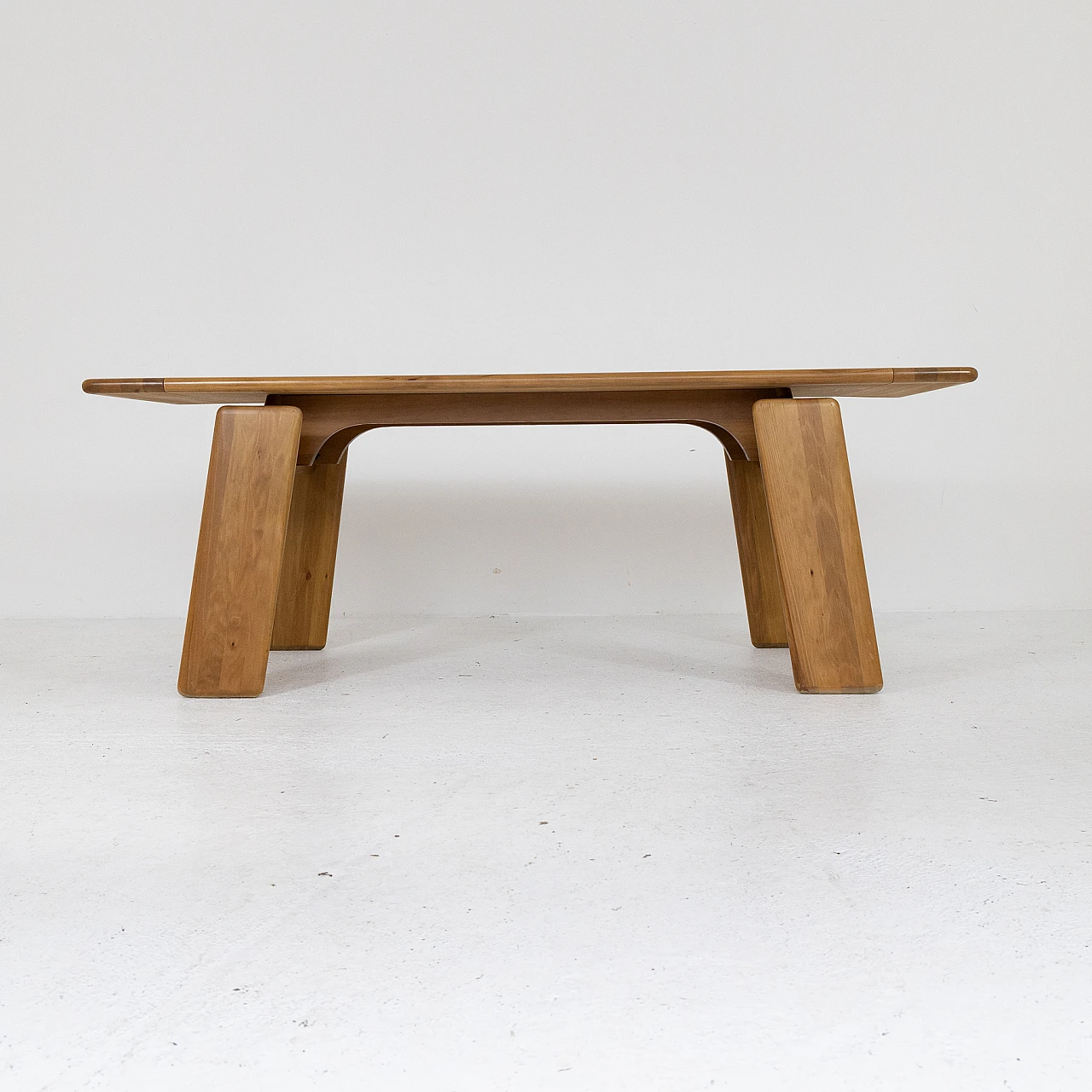 Tavolo in noce di Mario Marenco per Mobilgirgi, anni '70 8