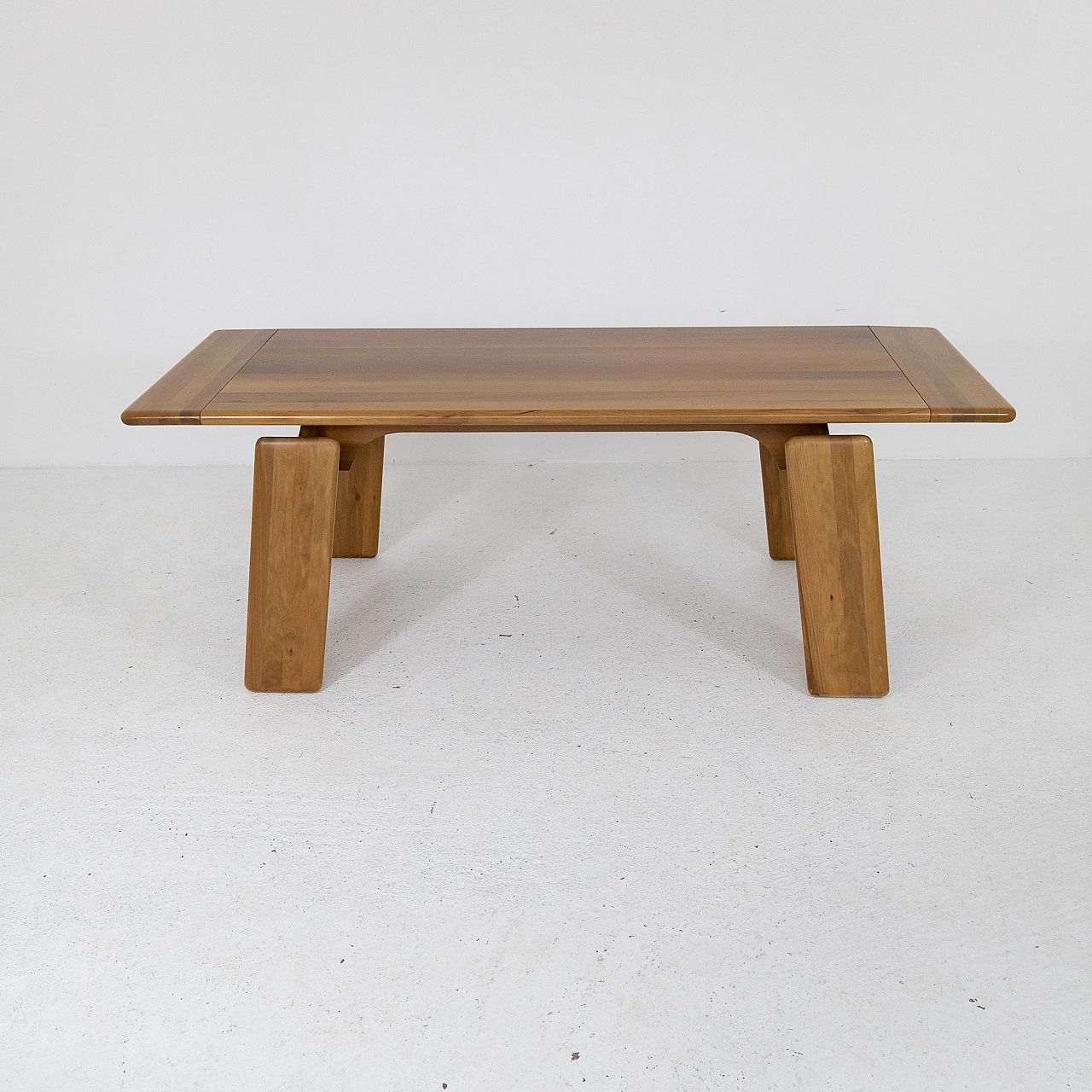 Tavolo in noce di Mario Marenco per Mobilgirgi, anni '70 9