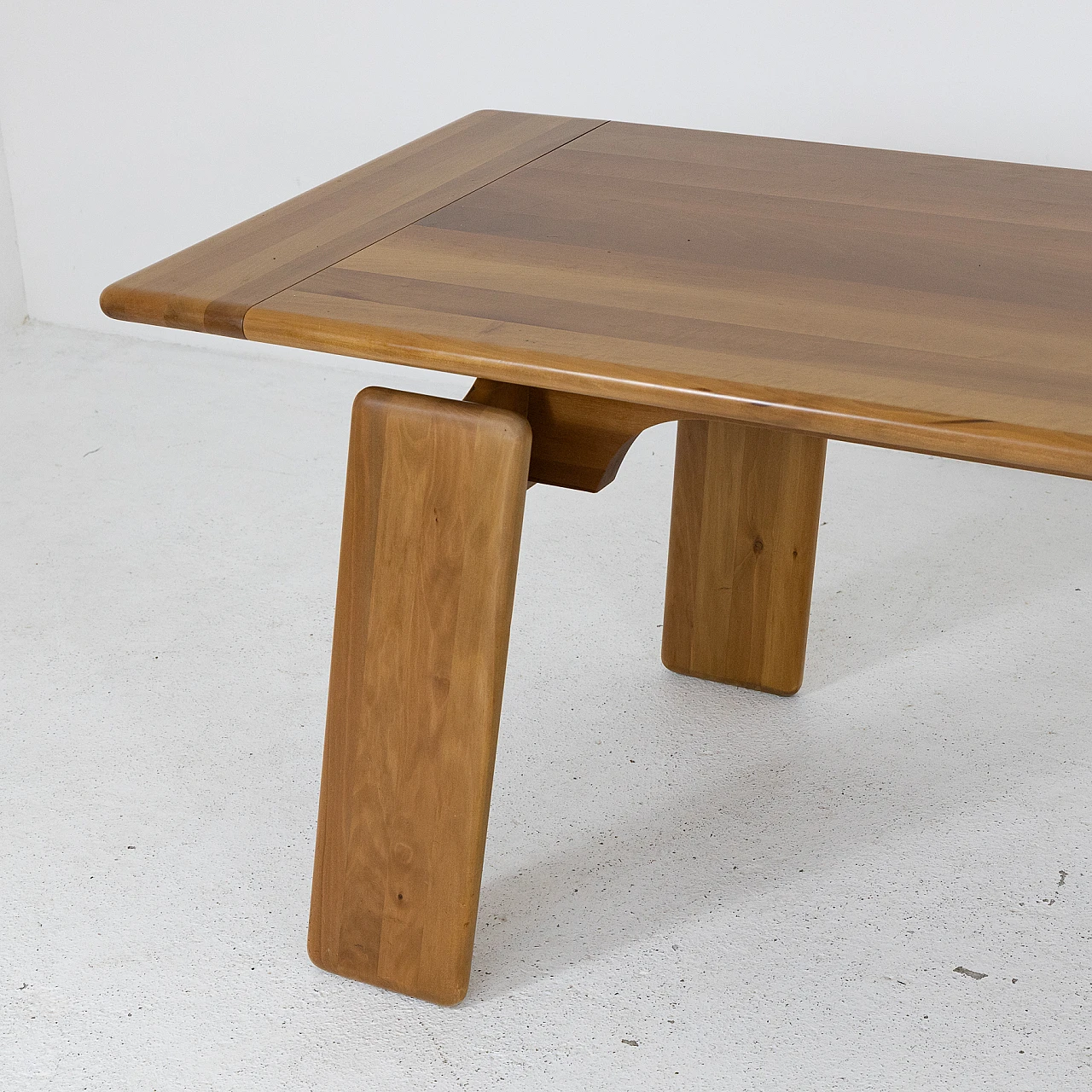 Tavolo in noce di Mario Marenco per Mobilgirgi, anni '70 10