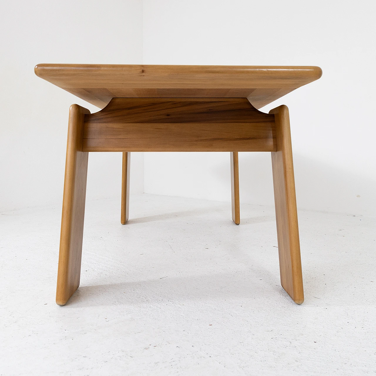 Tavolo in noce di Mario Marenco per Mobilgirgi, anni '70 11