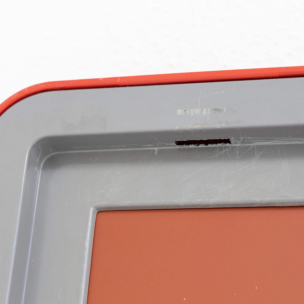 Specchio da parete quadrato in plastica rossa, anni '80 9