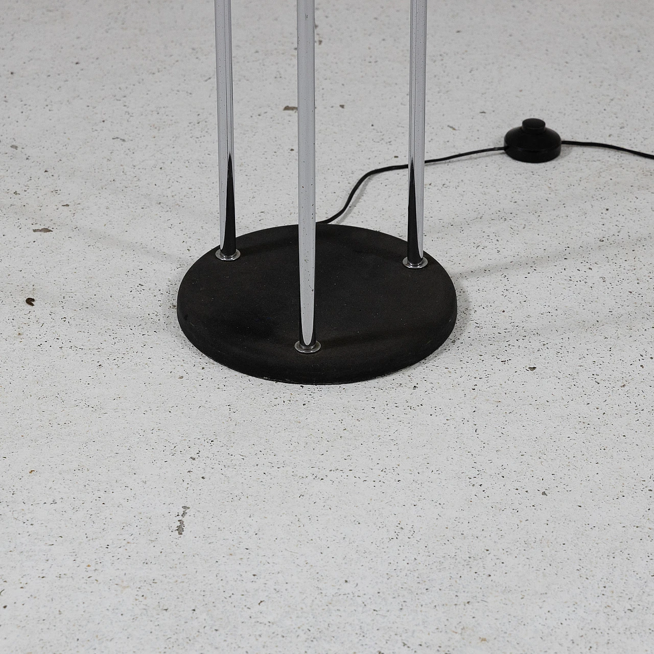 Lampada da terra a tre luci in metallo cromato e nero, anni '70 3