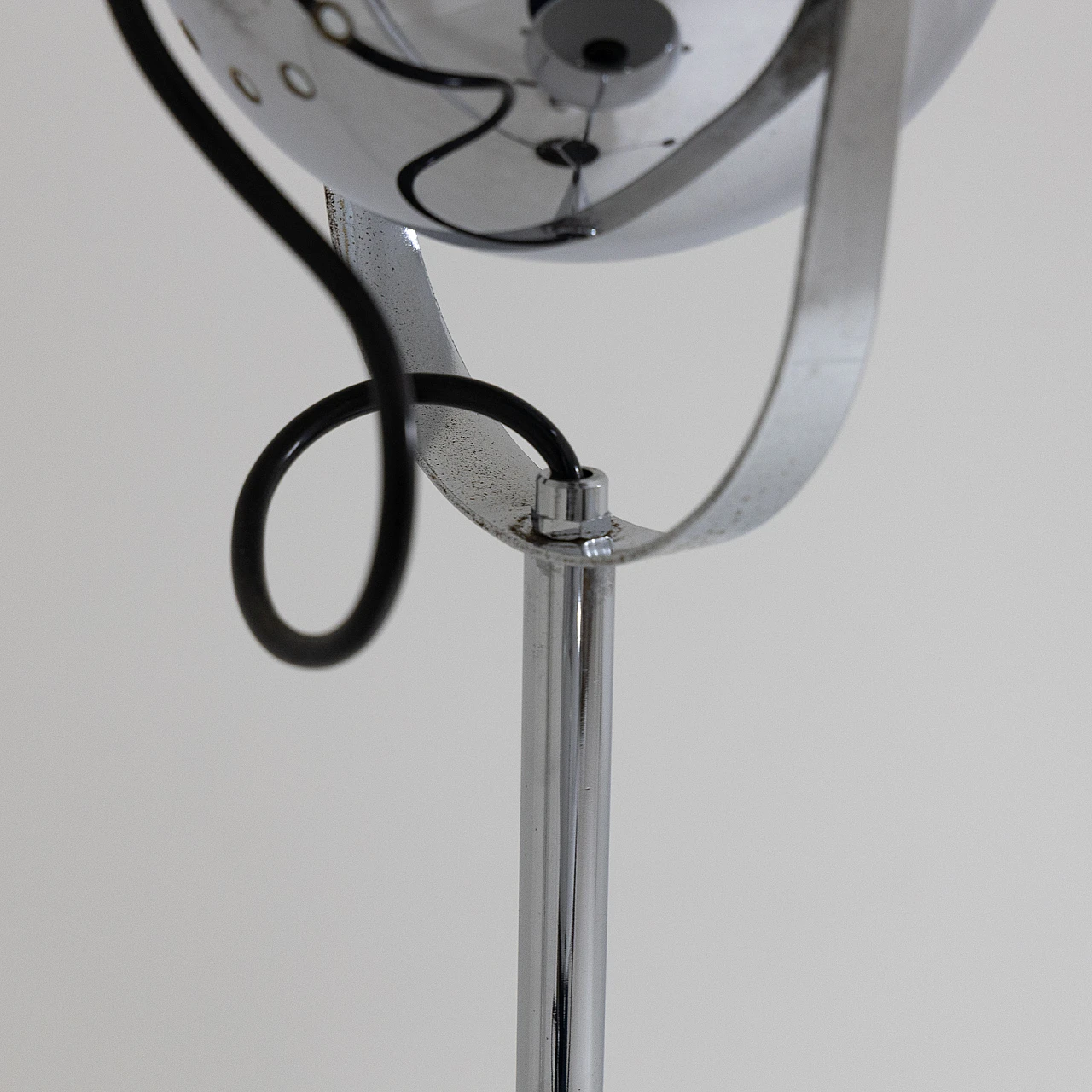 Lampada da terra a tre luci in metallo cromato e nero, anni '70 7