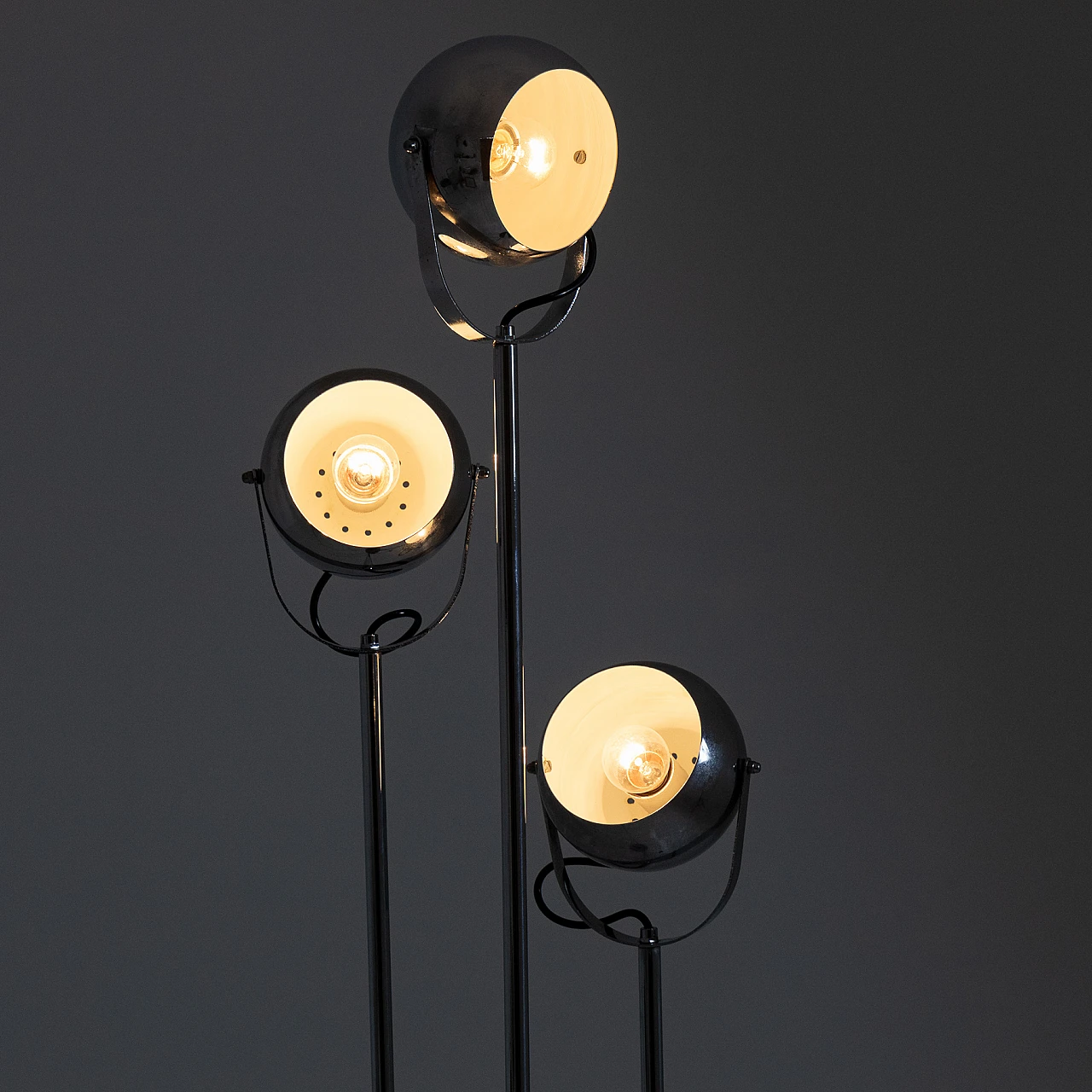 Lampada da terra a tre luci in metallo cromato e nero, anni '70 8
