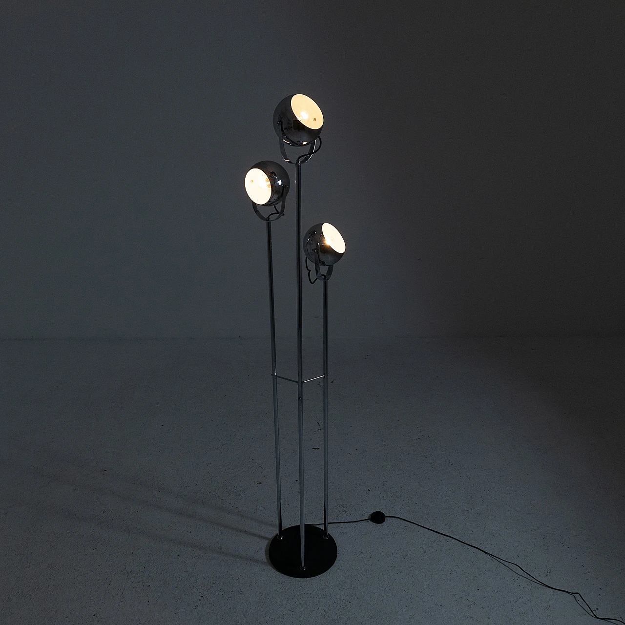 Lampada da terra a tre luci in metallo cromato e nero, anni '70 10