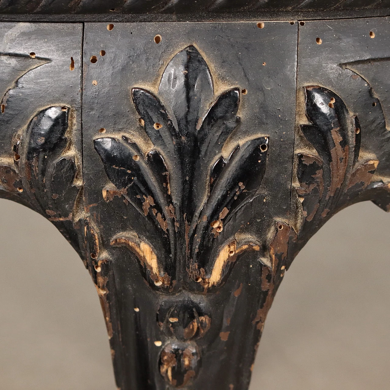 Pair of carved wooden vase holders with leaf motifs, 19th century 7